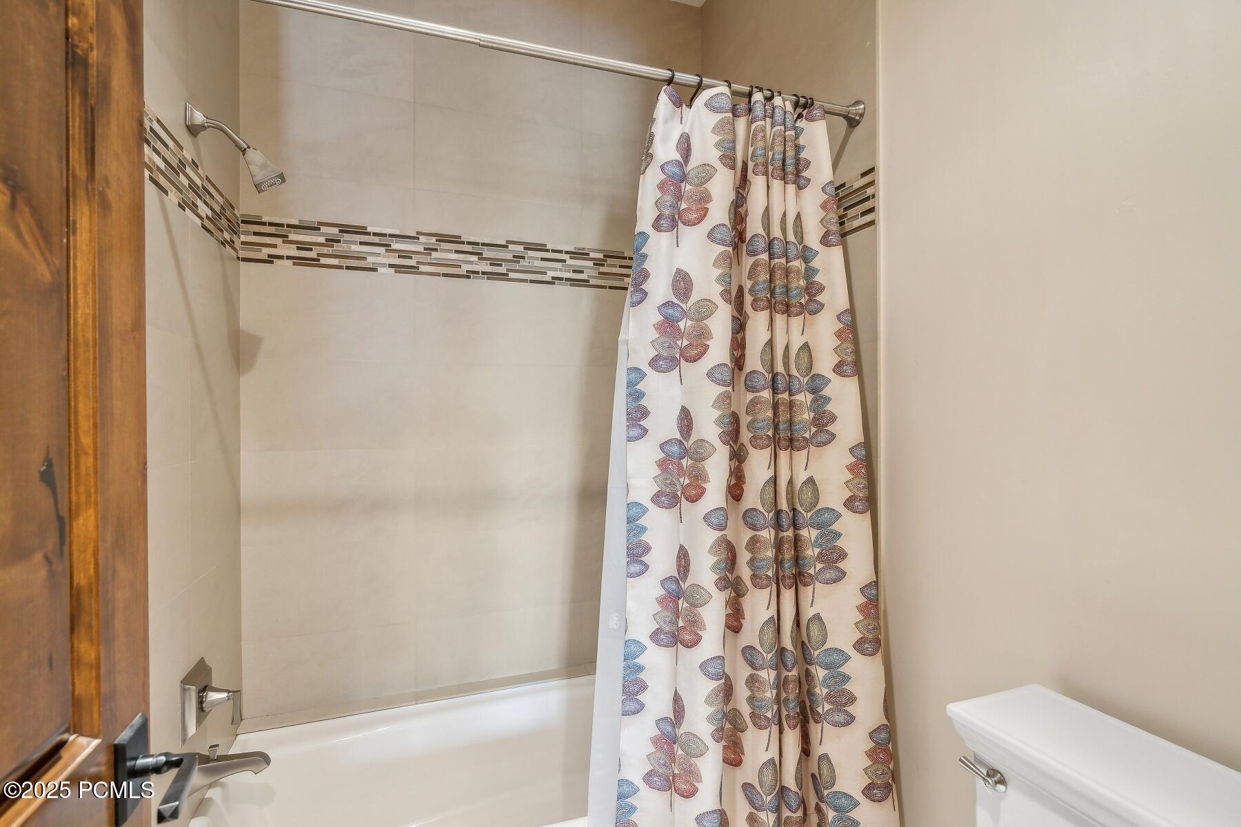 Park City, Utah 84060, United States, 4 Bedrooms Bedrooms, ,6 BathroomsBathrooms,Residential,Pending,17176