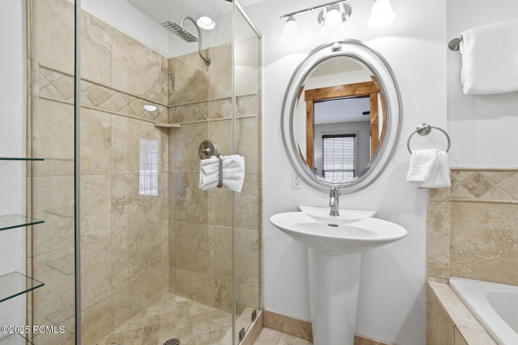 Park City, Utah 84060, United States, 1 Bedroom Bedrooms, ,2 BathroomsBathrooms,Residential,Active,245810