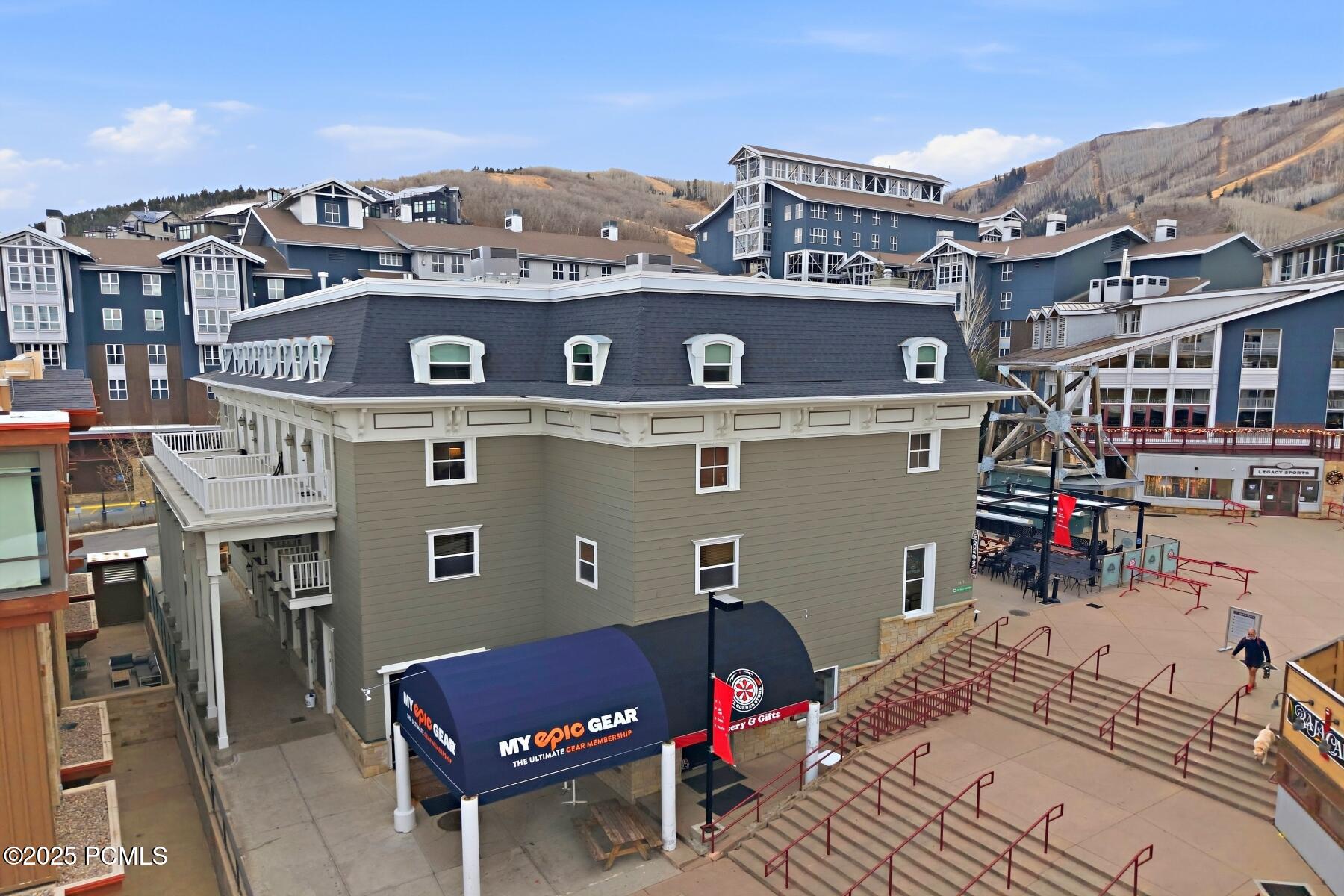 Park City, Utah 84060, United States, 1 Bedroom Bedrooms, ,2 BathroomsBathrooms,Residential,Active,245810