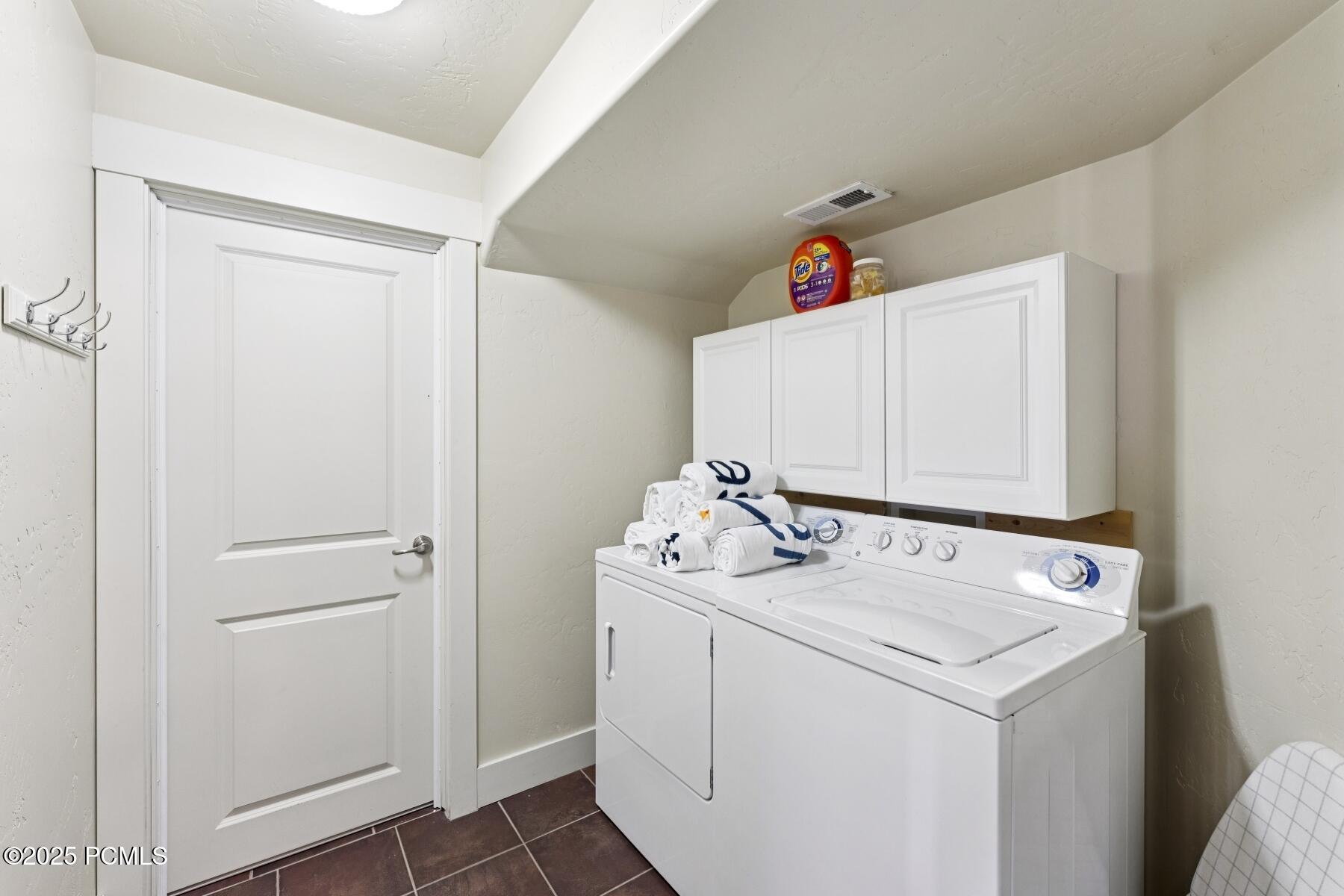 Park City, Utah 84098, United States, 4 Bedrooms Bedrooms, ,4 BathroomsBathrooms,Residential,Pending,181158