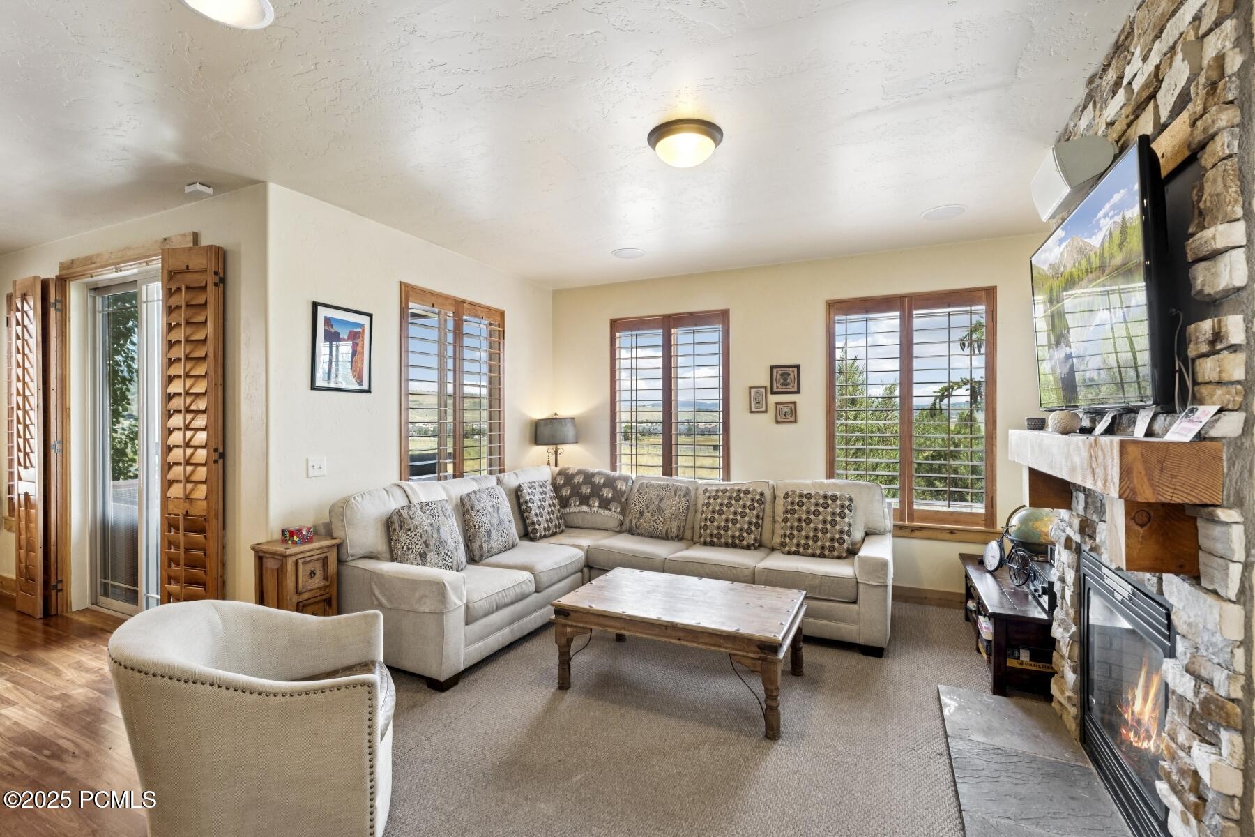 Park City, Utah 84098, United States, 4 Bedrooms Bedrooms, ,4 BathroomsBathrooms,Residential,Pending,181158