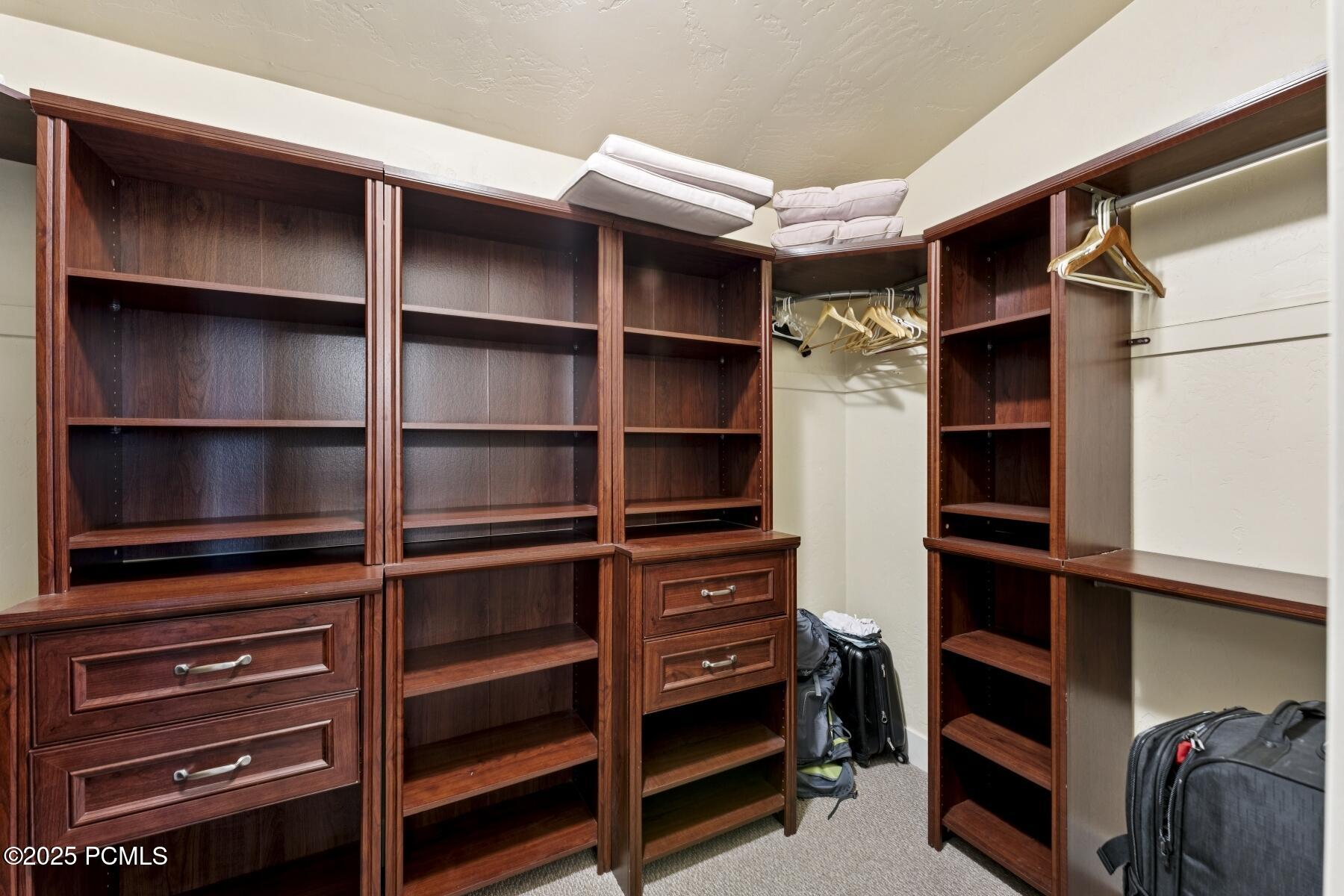 Park City, Utah 84098, United States, 4 Bedrooms Bedrooms, ,4 BathroomsBathrooms,Residential,Pending,181158