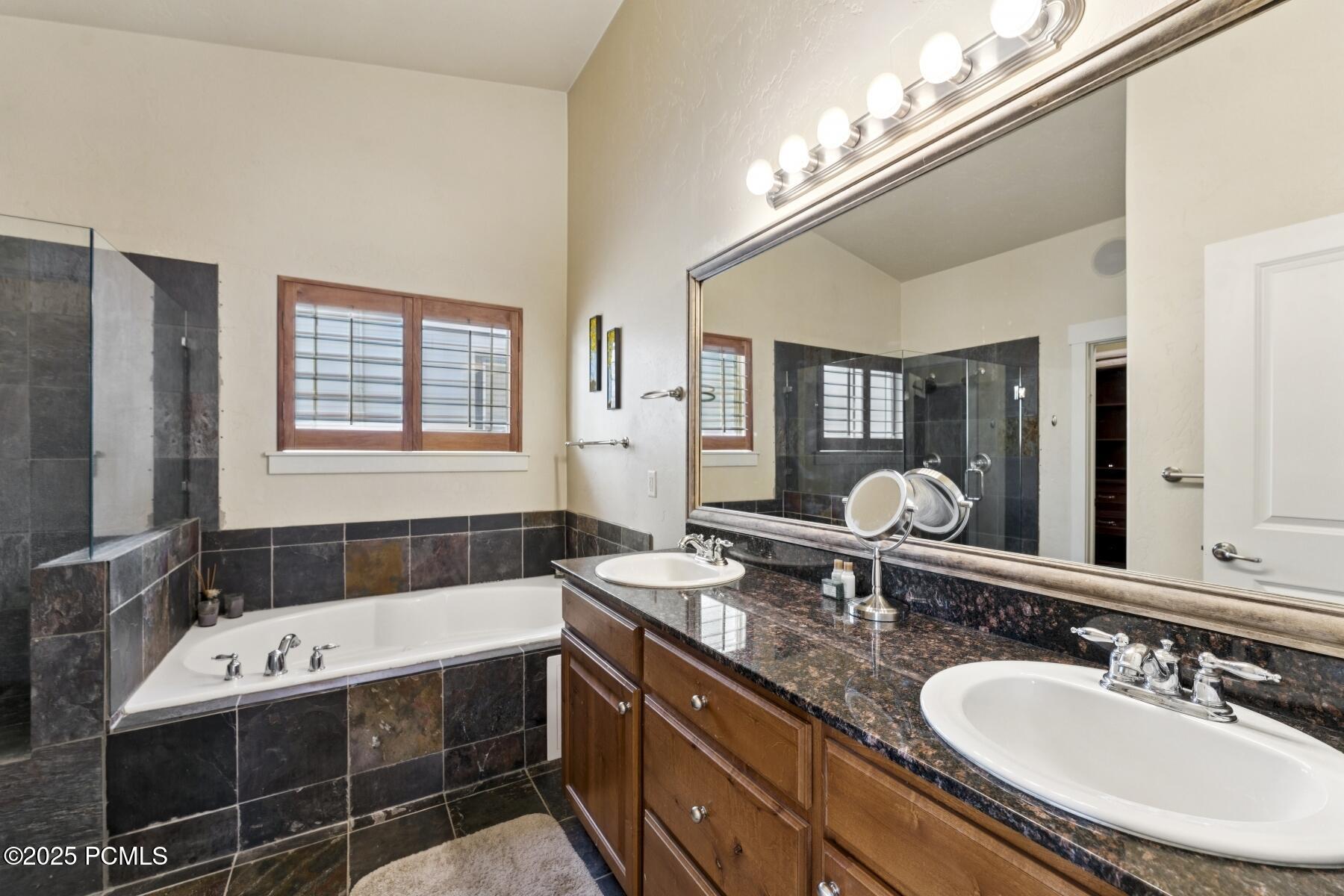 Park City, Utah 84098, United States, 4 Bedrooms Bedrooms, ,4 BathroomsBathrooms,Residential,Pending,181158