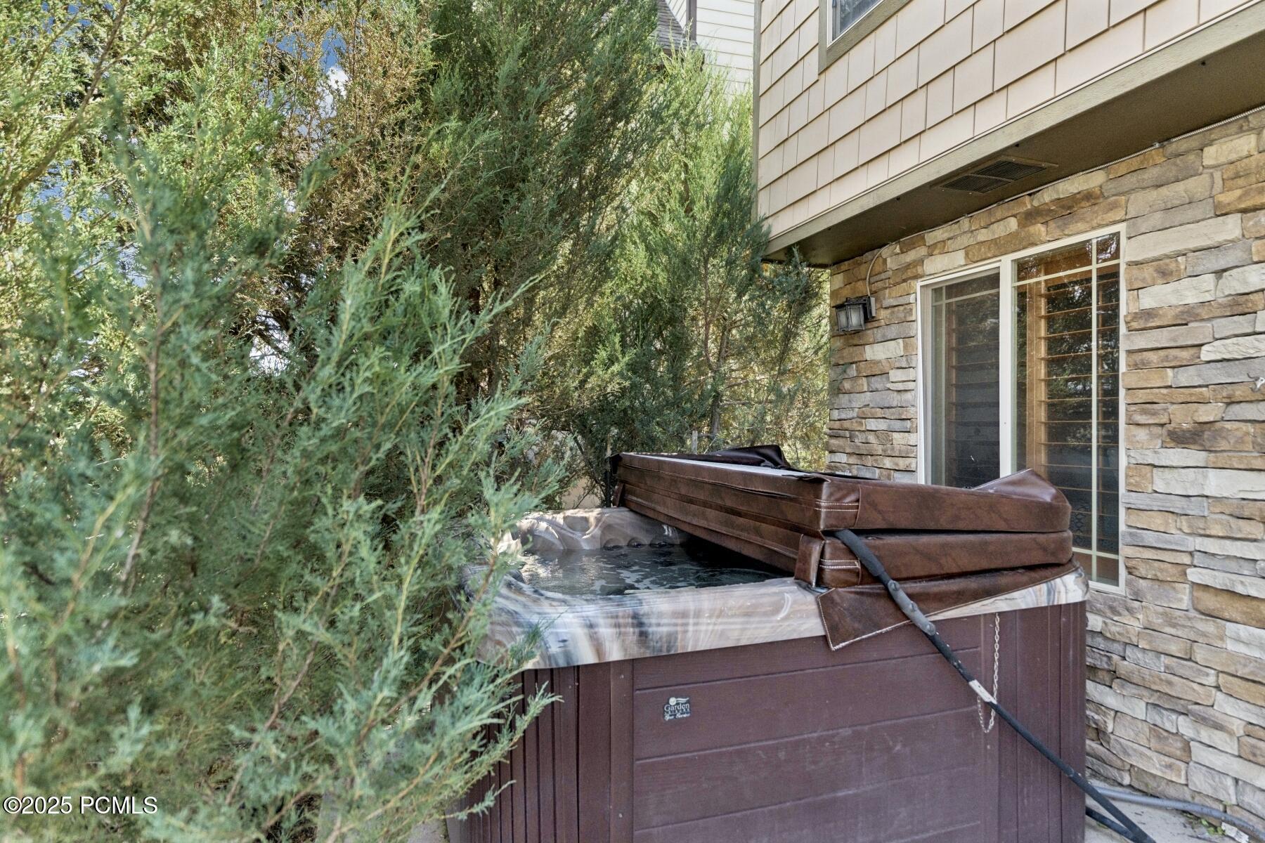 Park City, Utah 84098, United States, 4 Bedrooms Bedrooms, ,4 BathroomsBathrooms,Residential,Pending,181158