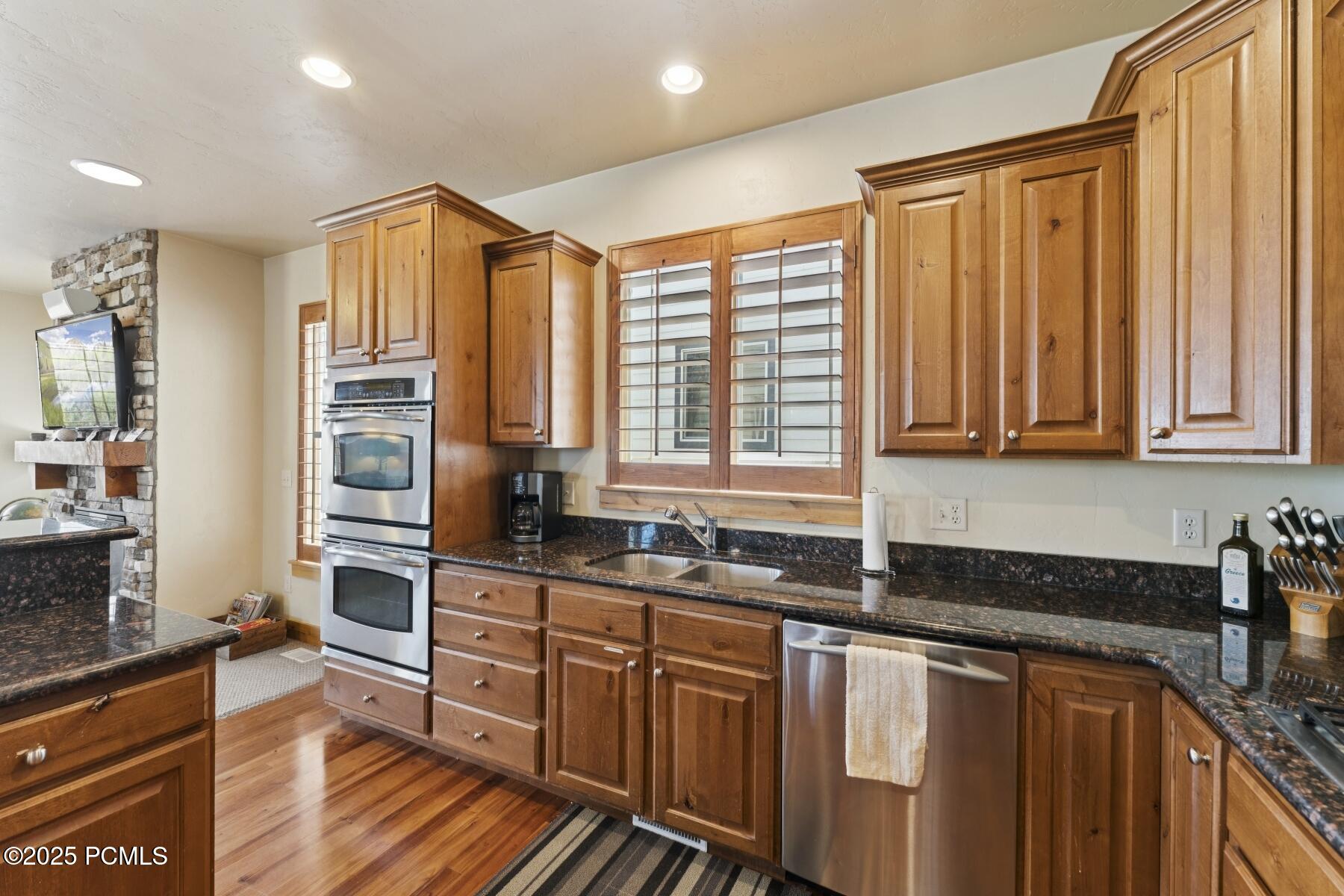 Park City, Utah 84098, United States, 4 Bedrooms Bedrooms, ,4 BathroomsBathrooms,Residential,Pending,181158