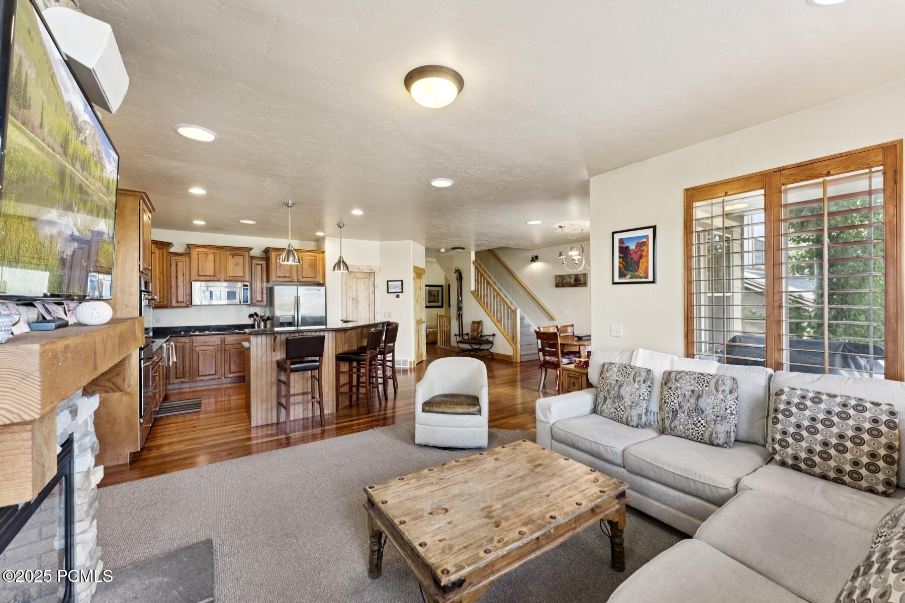 Park City, Utah 84098, United States, 4 Bedrooms Bedrooms, ,4 BathroomsBathrooms,Residential,Pending,181158