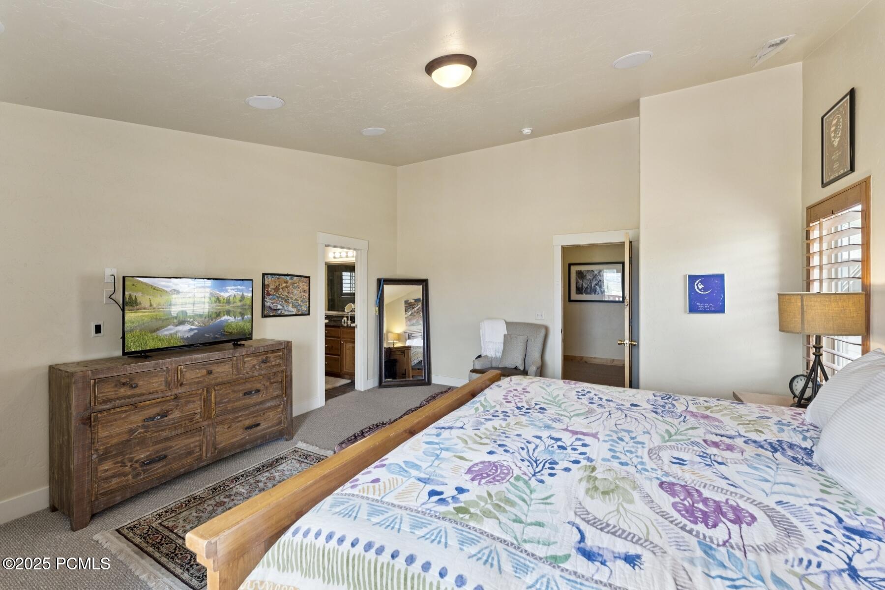 Park City, Utah 84098, United States, 4 Bedrooms Bedrooms, ,4 BathroomsBathrooms,Residential,Pending,181158