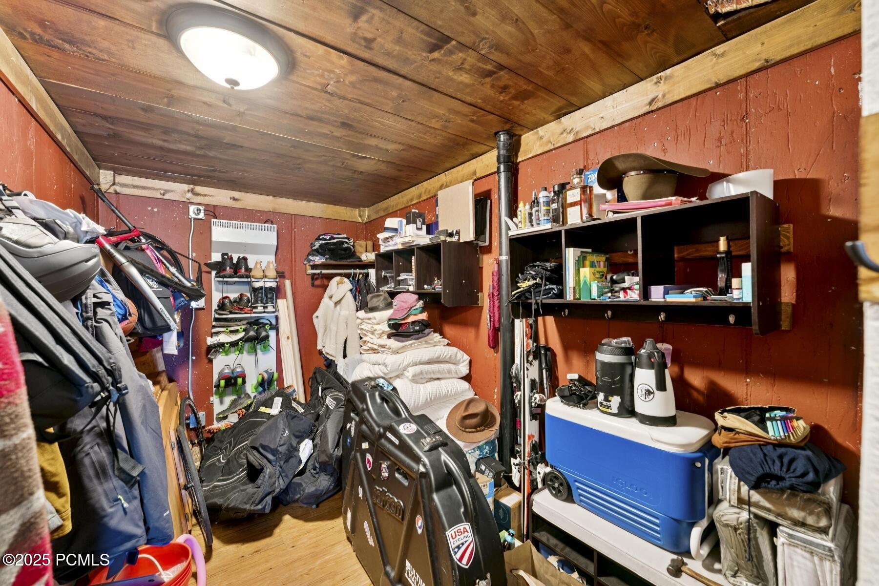 Park City, Utah 84098, United States, 4 Bedrooms Bedrooms, ,4 BathroomsBathrooms,Residential,Pending,181158