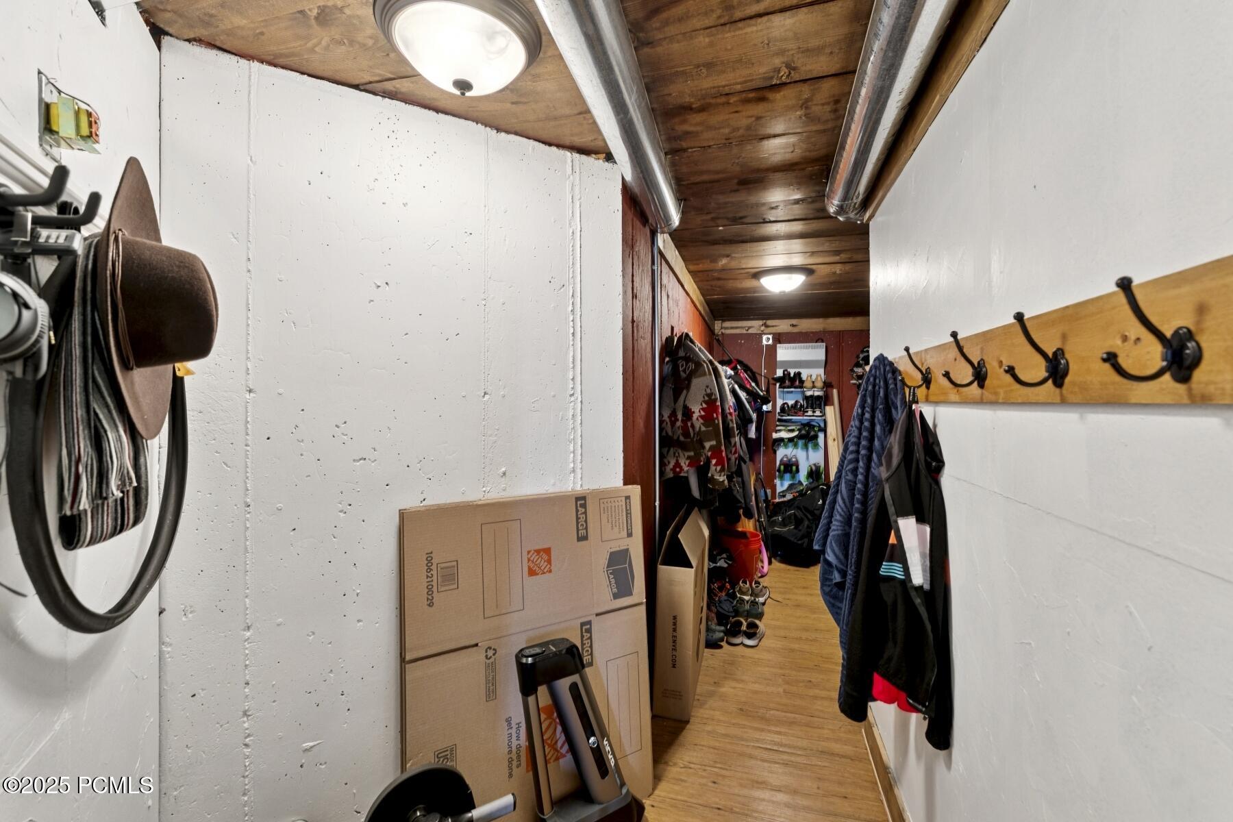 Park City, Utah 84098, United States, 4 Bedrooms Bedrooms, ,4 BathroomsBathrooms,Residential,Pending,181158