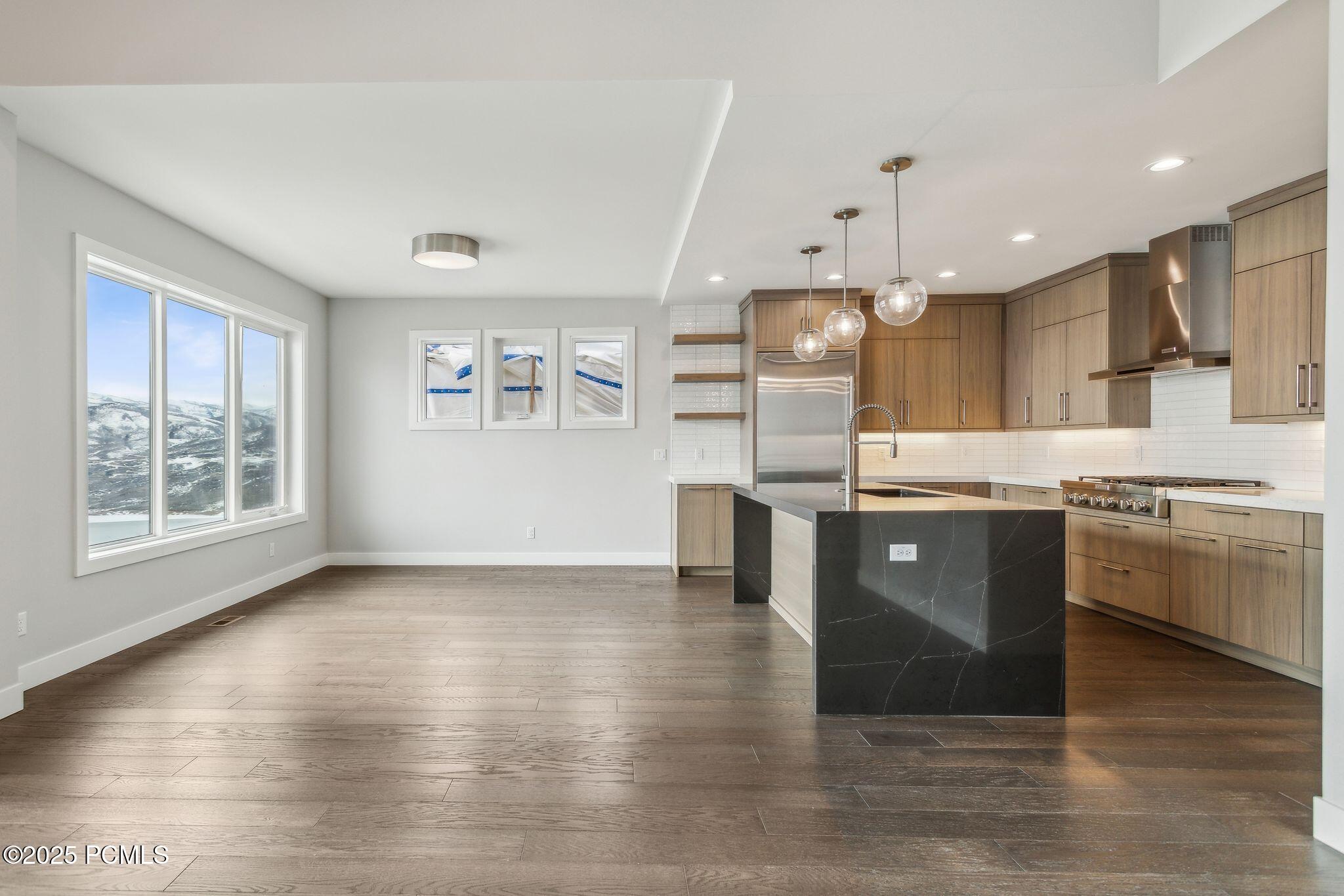 Hideout, Utah 84036, United States, 3 Bedrooms Bedrooms, ,4 BathroomsBathrooms,Residential,Active,32127