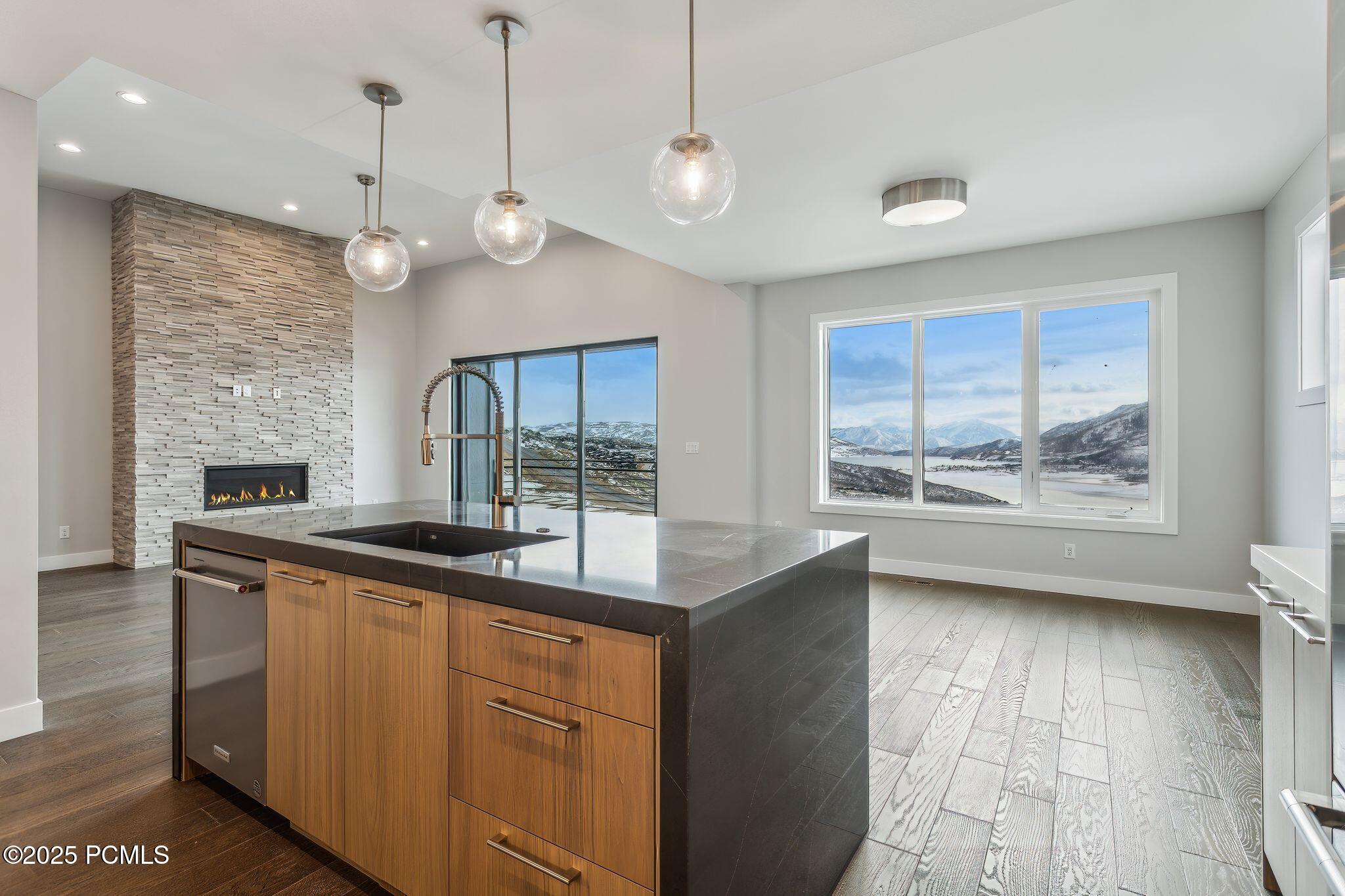 Hideout, Utah 84036, United States, 3 Bedrooms Bedrooms, ,4 BathroomsBathrooms,Residential,Active,32127