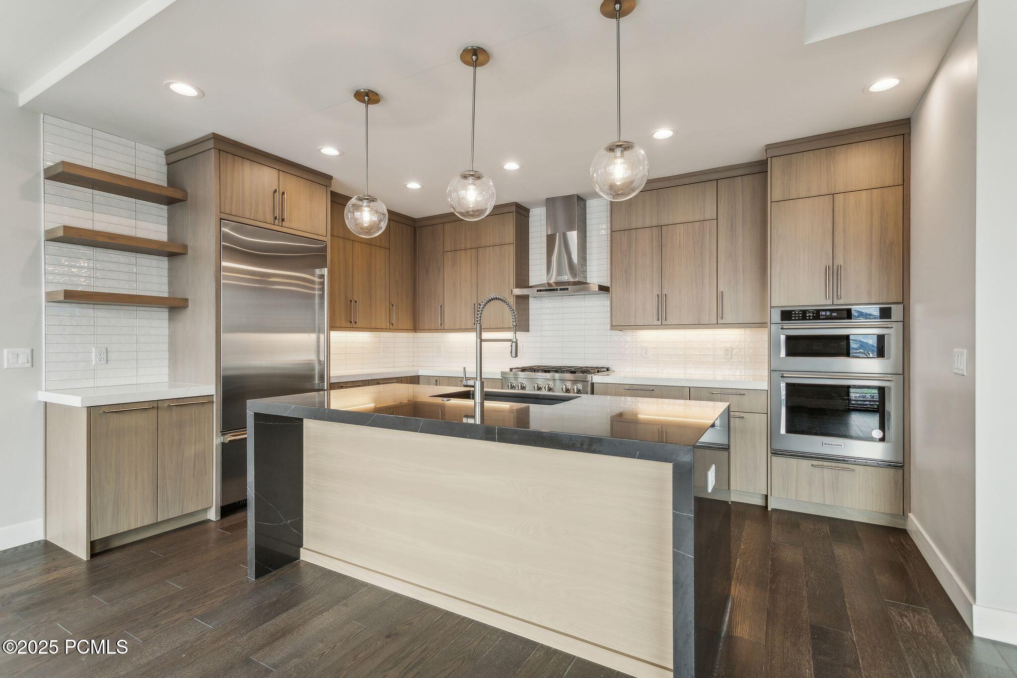 Hideout, Utah 84036, United States, 3 Bedrooms Bedrooms, ,4 BathroomsBathrooms,Residential,Active,32127