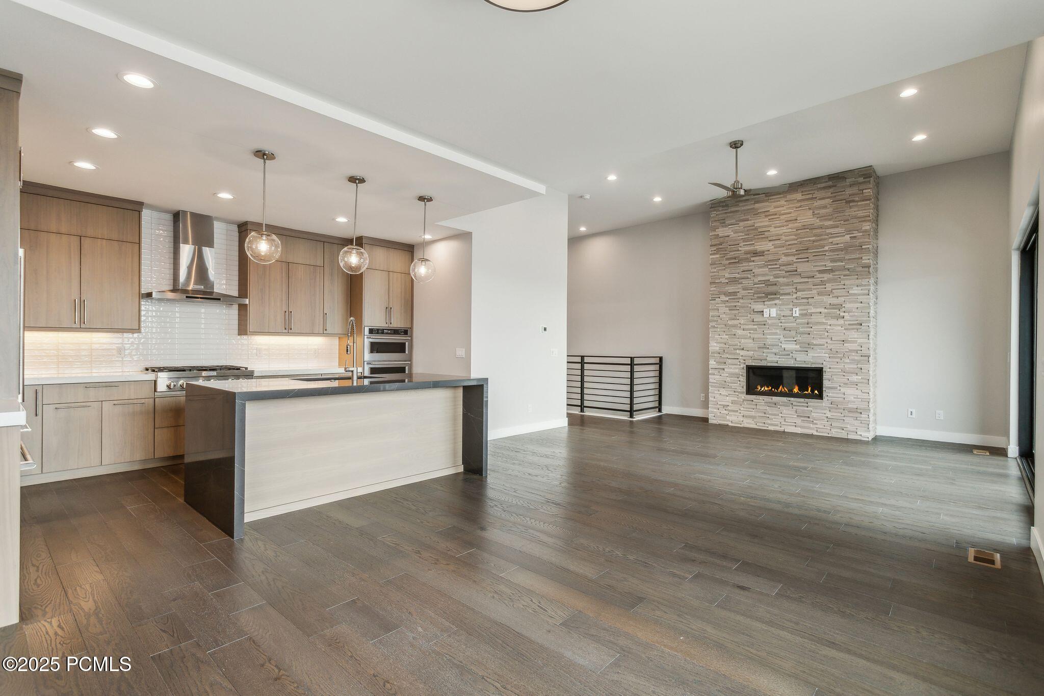 Hideout, Utah 84036, United States, 3 Bedrooms Bedrooms, ,4 BathroomsBathrooms,Residential,Active,32127