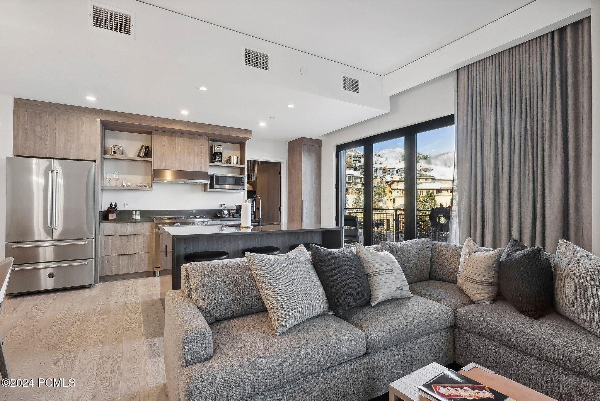 Park City, Utah 84098, United States, 3 Bedrooms Bedrooms, ,3 BathroomsBathrooms,Residential,Active,31207