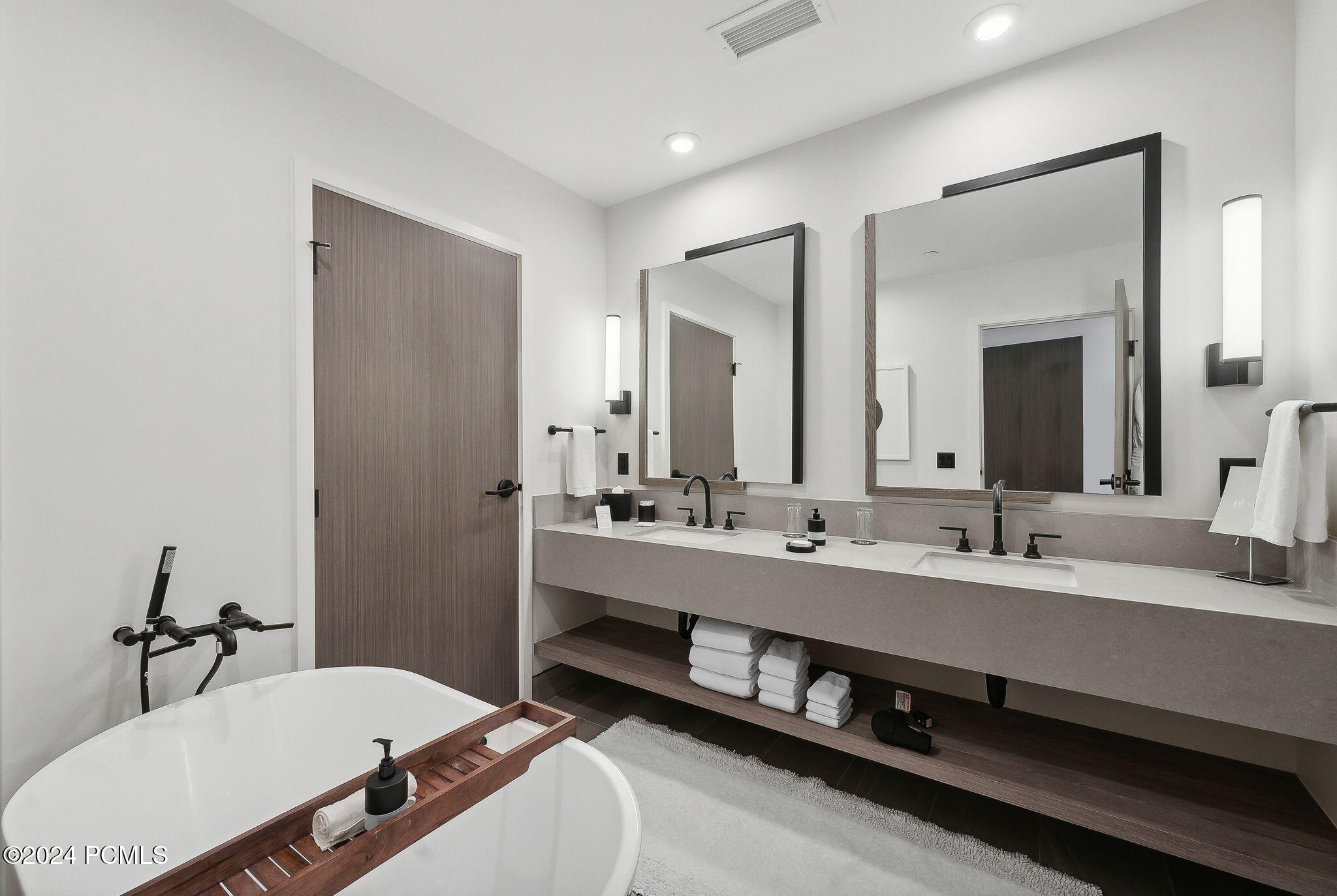 Park City, Utah 84098, United States, 3 Bedrooms Bedrooms, ,3 BathroomsBathrooms,Residential,Active,31207