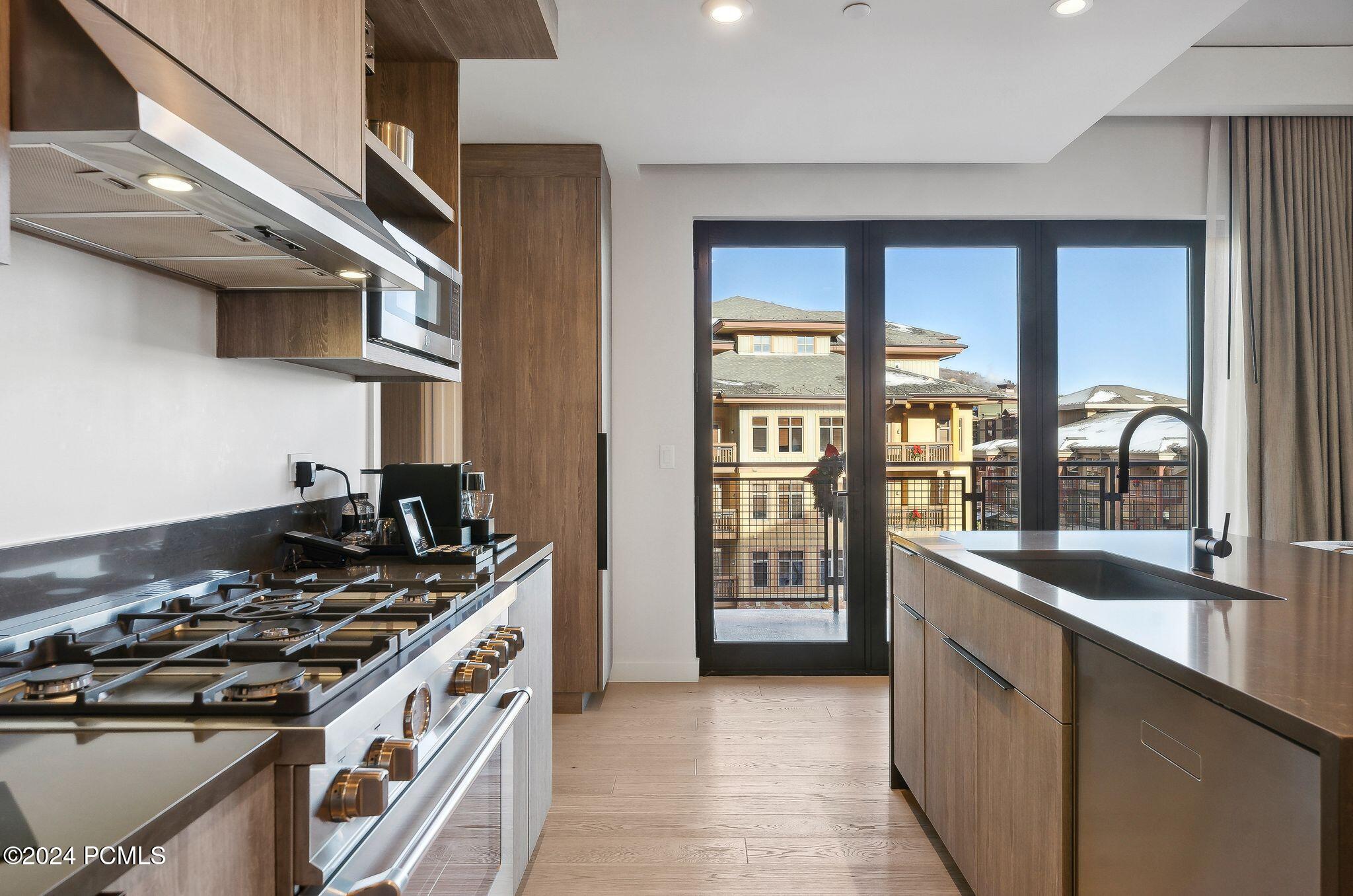 Park City, Utah 84098, United States, 3 Bedrooms Bedrooms, ,3 BathroomsBathrooms,Residential,Active,31207