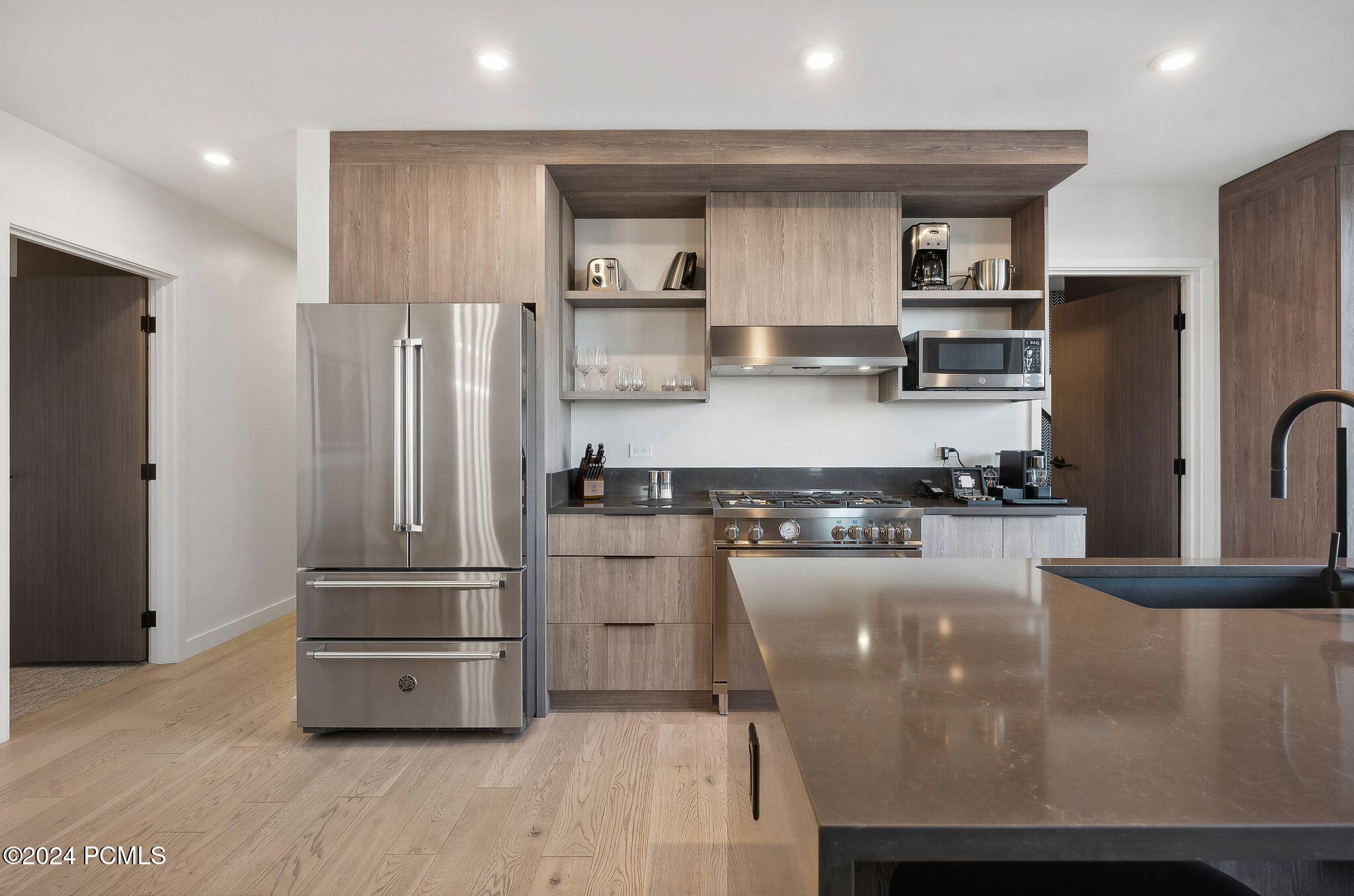 Park City, Utah 84098, United States, 3 Bedrooms Bedrooms, ,3 BathroomsBathrooms,Residential,Active,31207