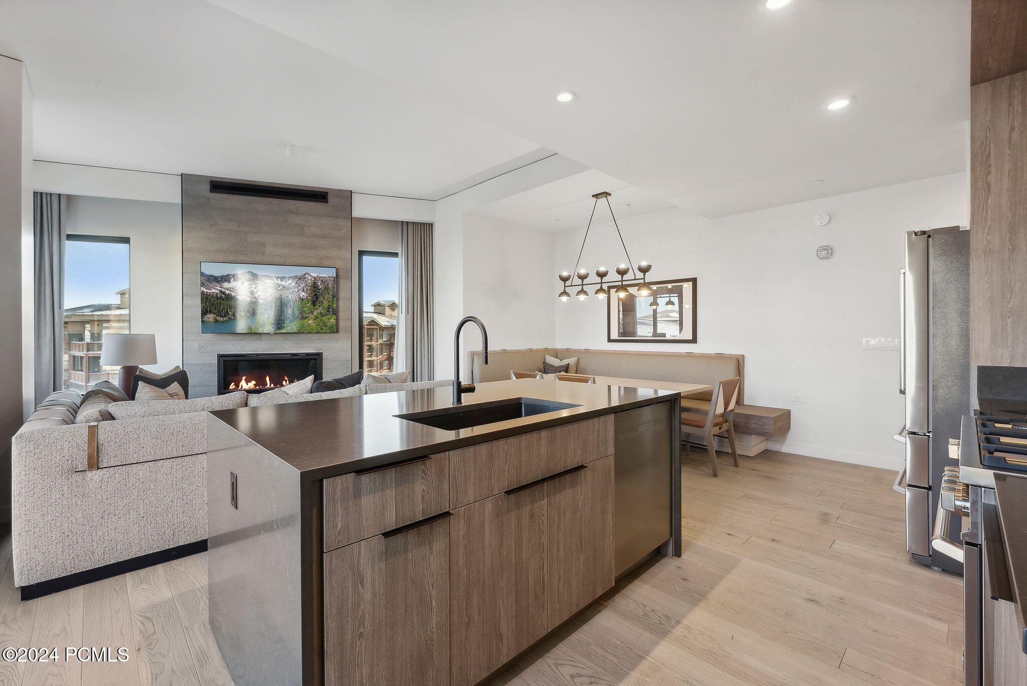 Park City, Utah 84098, United States, 3 Bedrooms Bedrooms, ,3 BathroomsBathrooms,Residential,Active,31207