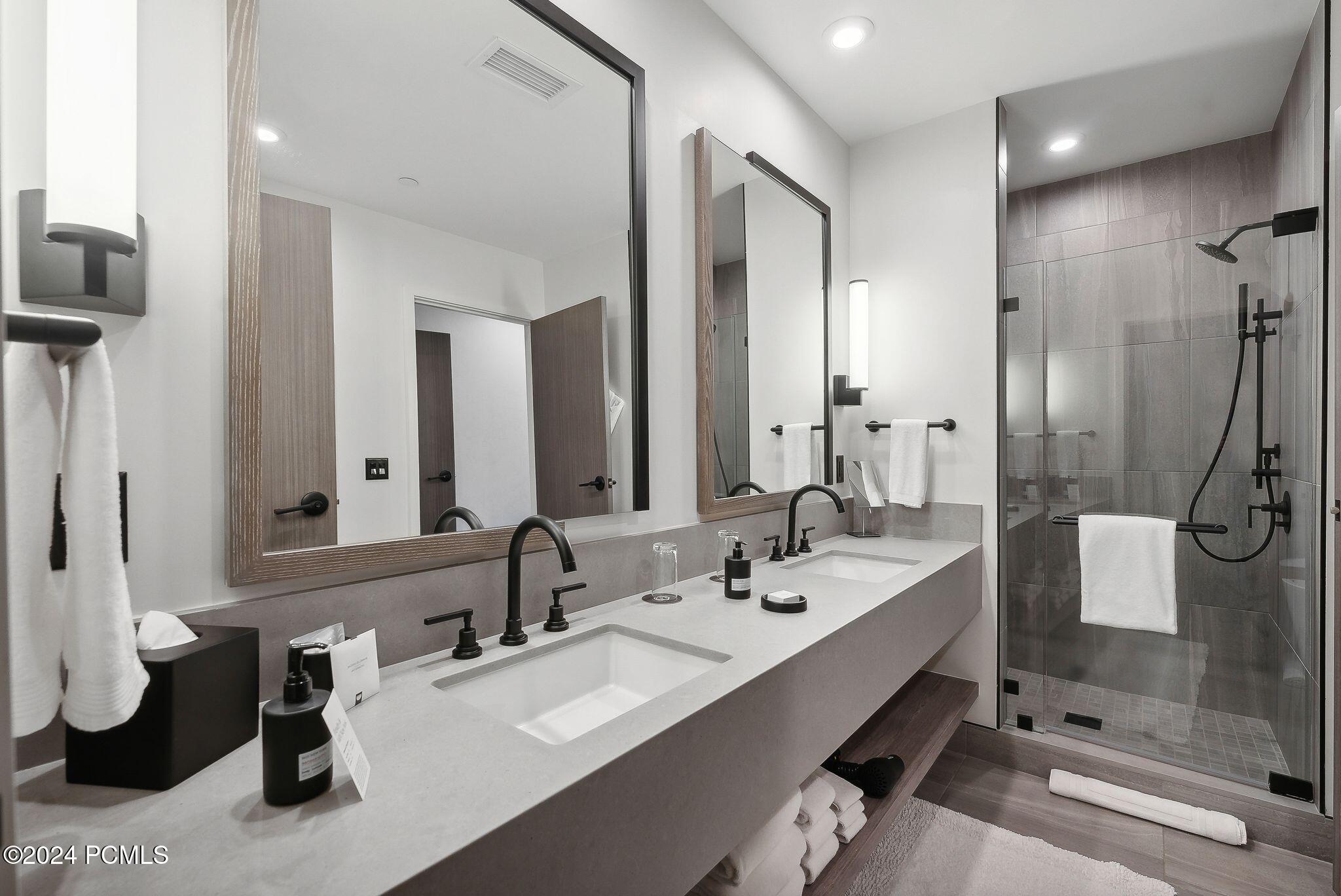 Park City, Utah 84098, United States, 3 Bedrooms Bedrooms, ,3 BathroomsBathrooms,Residential,Active,31207