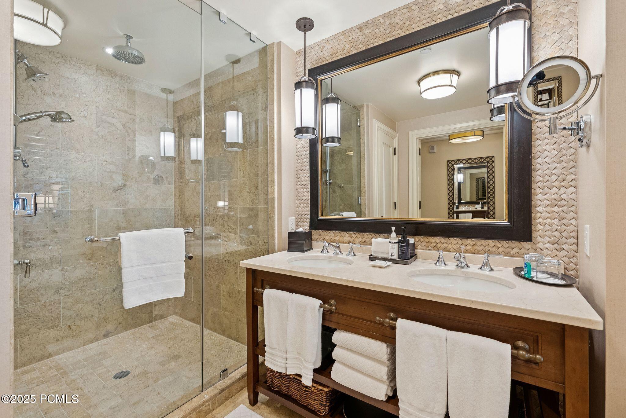 Park City, Utah 84060, United States, 2 Bedrooms Bedrooms, ,3 BathroomsBathrooms,Residential,Active,176620