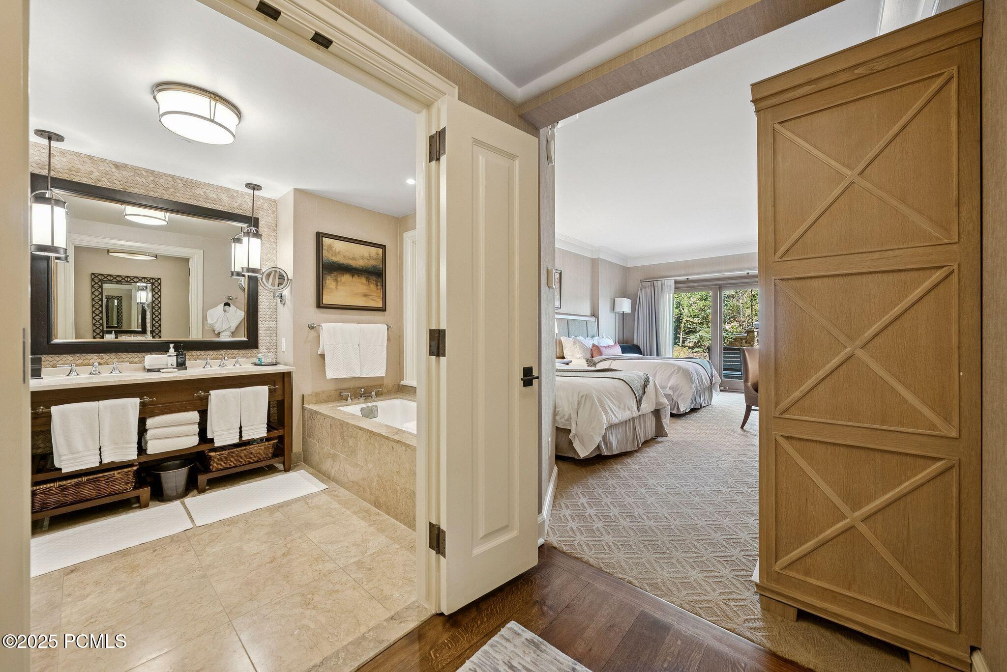 Park City, Utah 84060, United States, 2 Bedrooms Bedrooms, ,3 BathroomsBathrooms,Residential,Active,176620