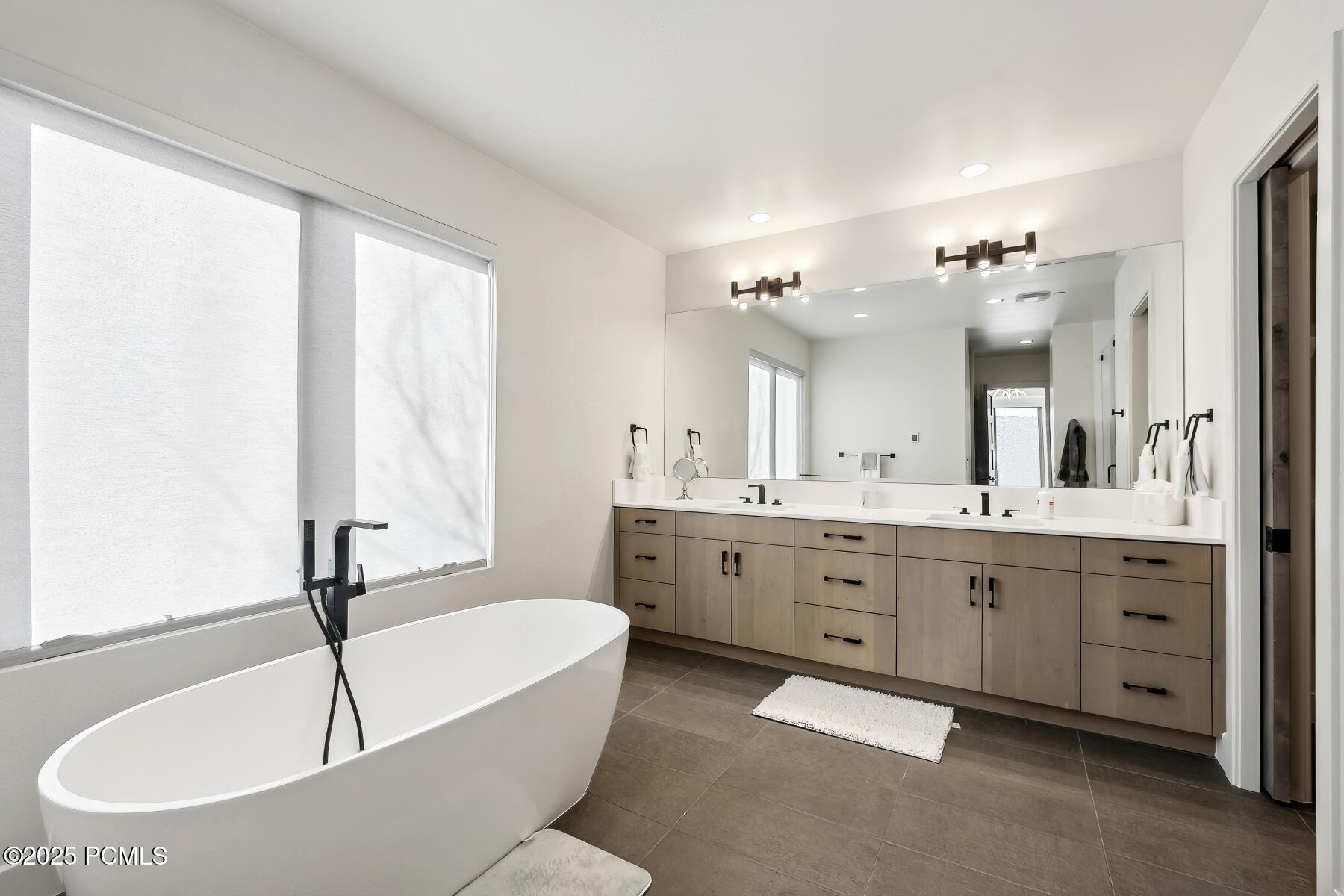 Park City, Utah 84098, United States, 4 Bedrooms Bedrooms, ,4 BathroomsBathrooms,Residential,Pending,80588