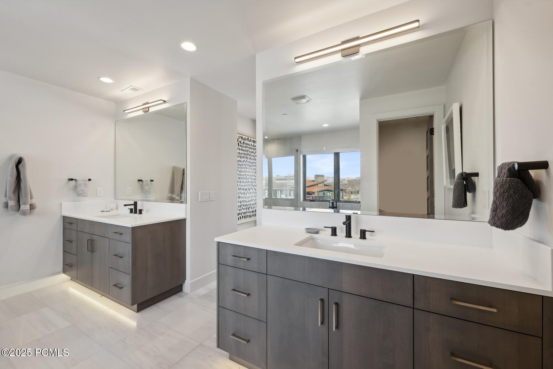 Park City, Utah 84098, United States, 4 Bedrooms Bedrooms, ,4 BathroomsBathrooms,Residential,Pending,80588