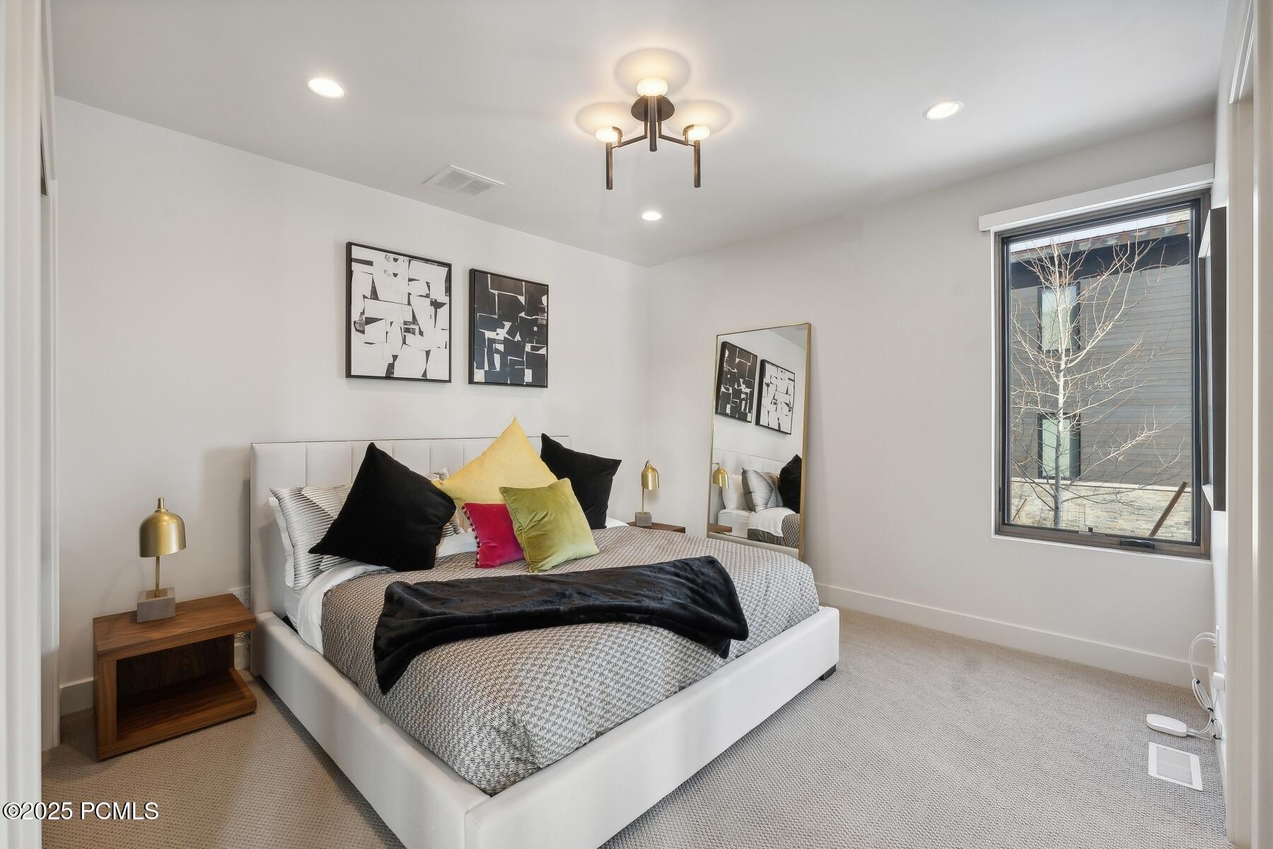 Park City, Utah 84098, United States, 4 Bedrooms Bedrooms, ,4 BathroomsBathrooms,Residential,Pending,80588