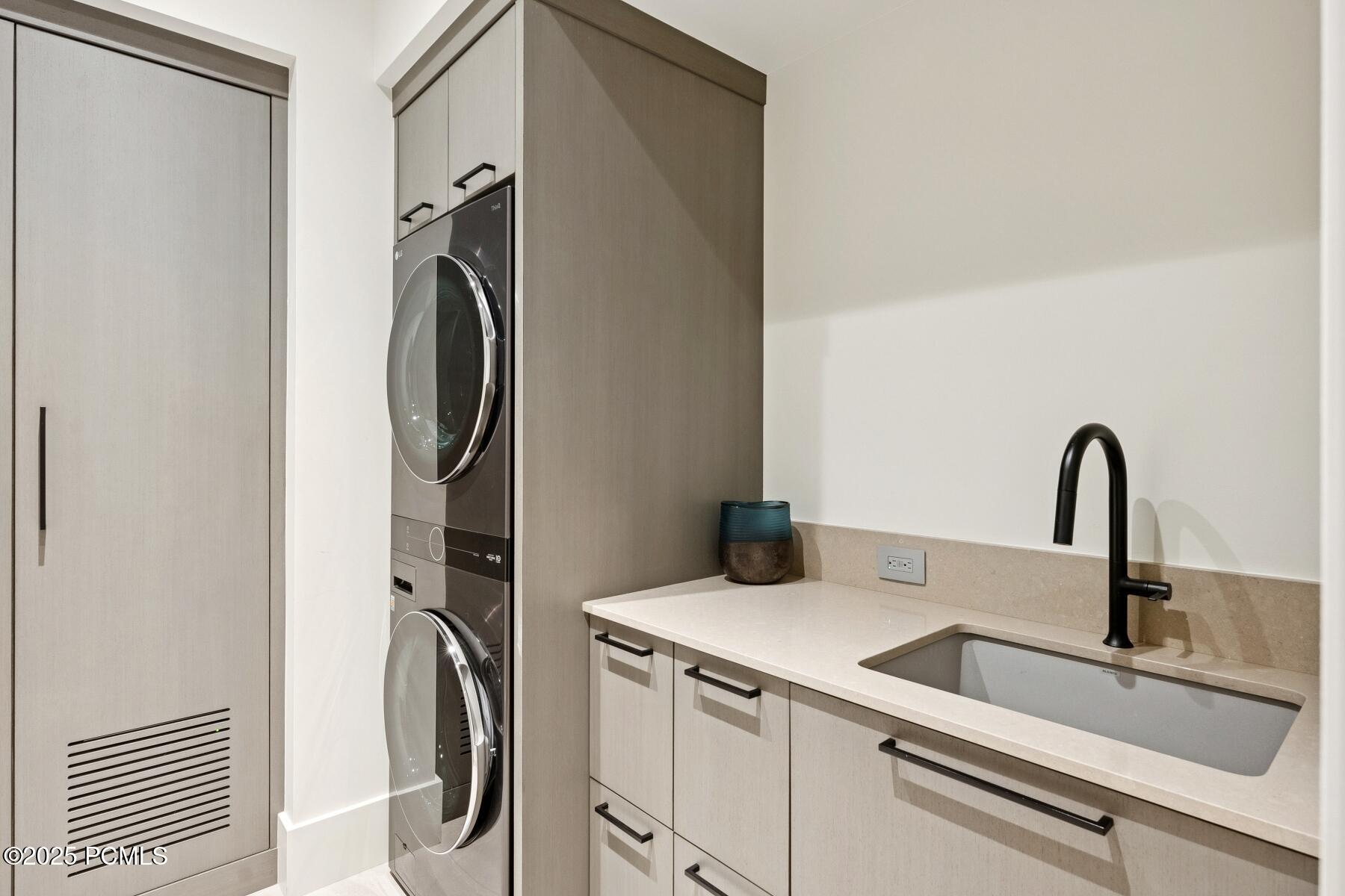 Park City, Utah 84098, United States, 5 Bedrooms Bedrooms, ,6 BathroomsBathrooms,Residential,Active,177392