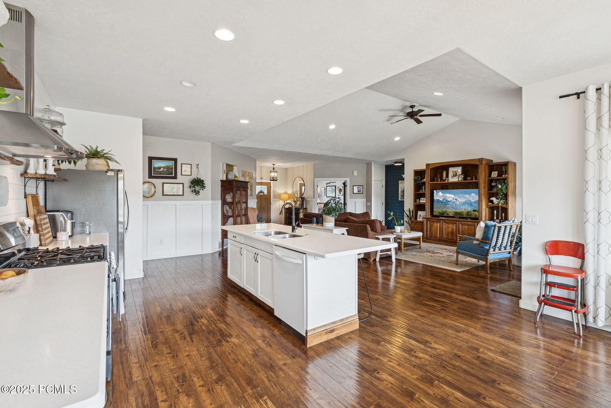 Heber City, Utah 84032, United States, 6 Bedrooms Bedrooms, ,4 BathroomsBathrooms,Residential,Active,177175