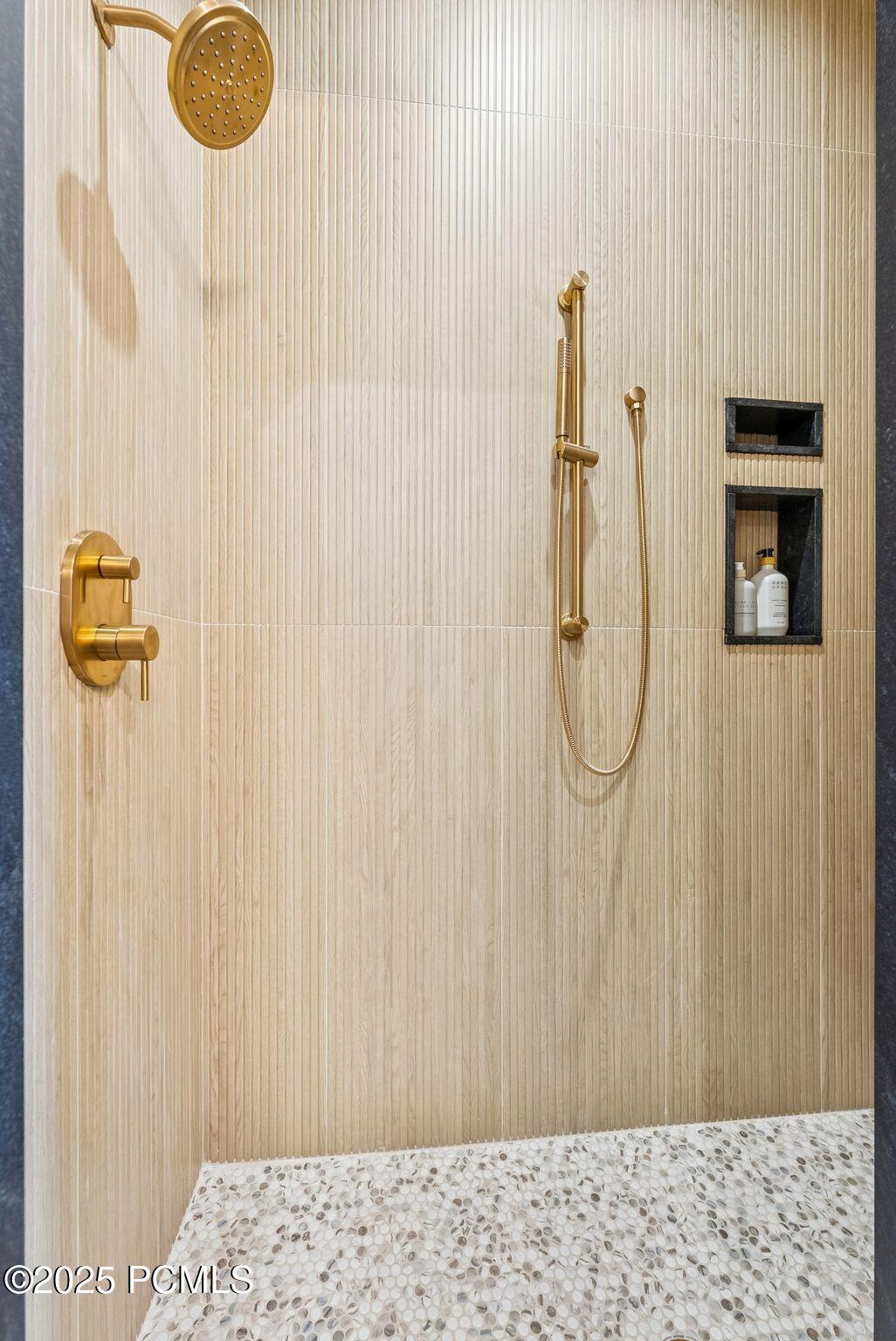 Kamas, Utah 84036, United States, 6 Bedrooms Bedrooms, ,8 BathroomsBathrooms,Residential,Active,221254