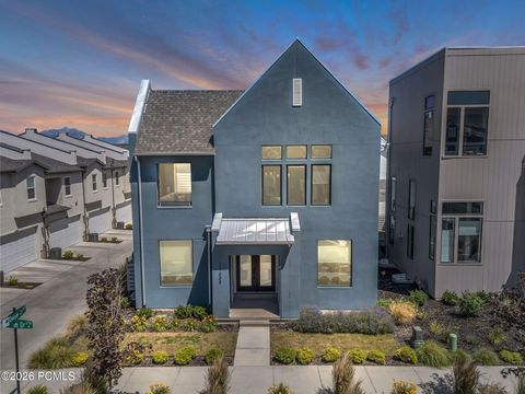 Homes For Sale - 11609 S Dorian Drive<br/> South Jordan, UT 84009