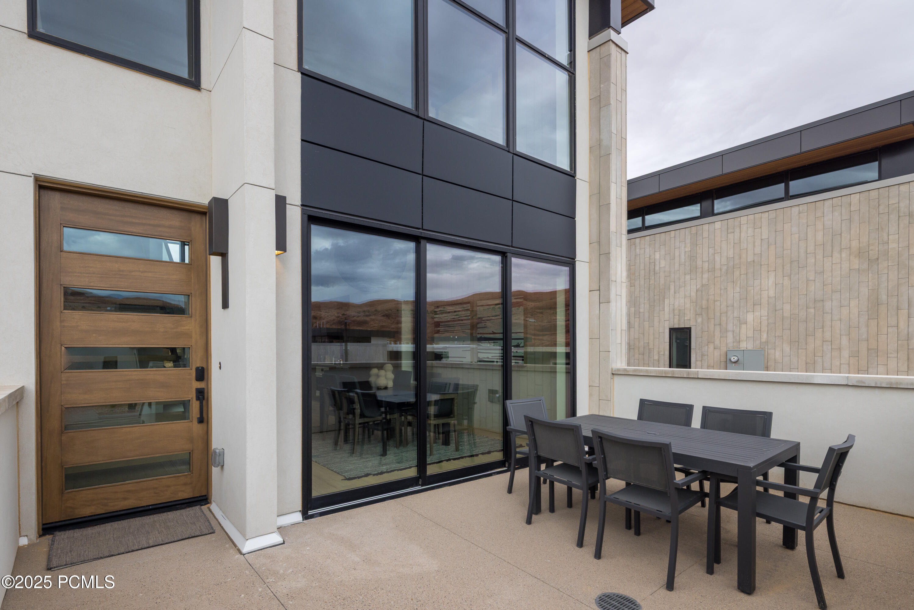 Moab, Utah 84532, United States, 2 Bedrooms Bedrooms, ,3 BathroomsBathrooms,Residential,Active,23660