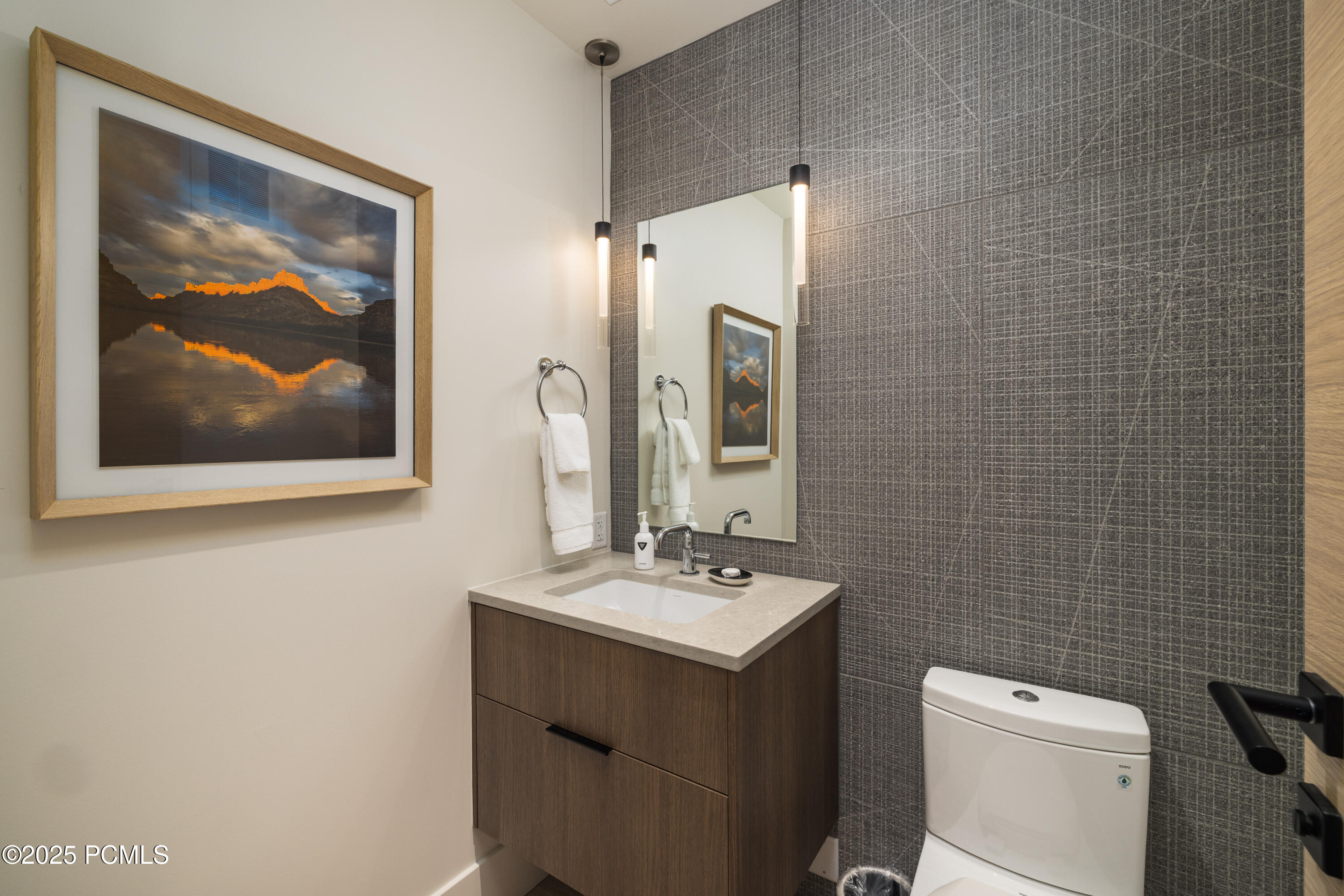 Moab, Utah 84532, United States, 2 Bedrooms Bedrooms, ,3 BathroomsBathrooms,Residential,Active,23660