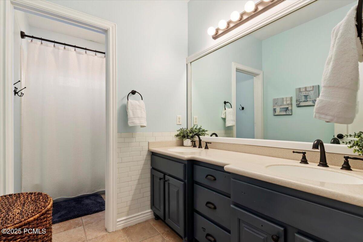 2077 E Genova Drive, Draper, Utah image 38