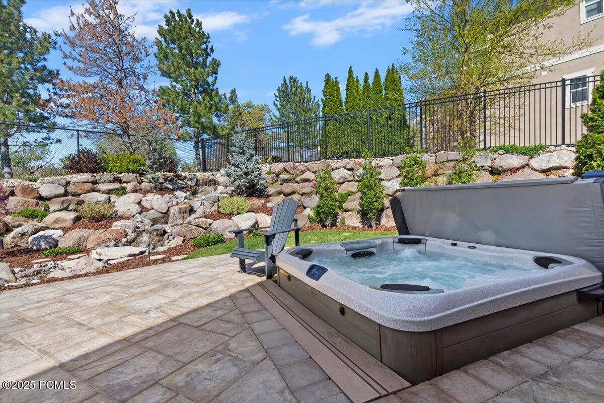 2077 E Genova Drive, Draper, Utah image 7