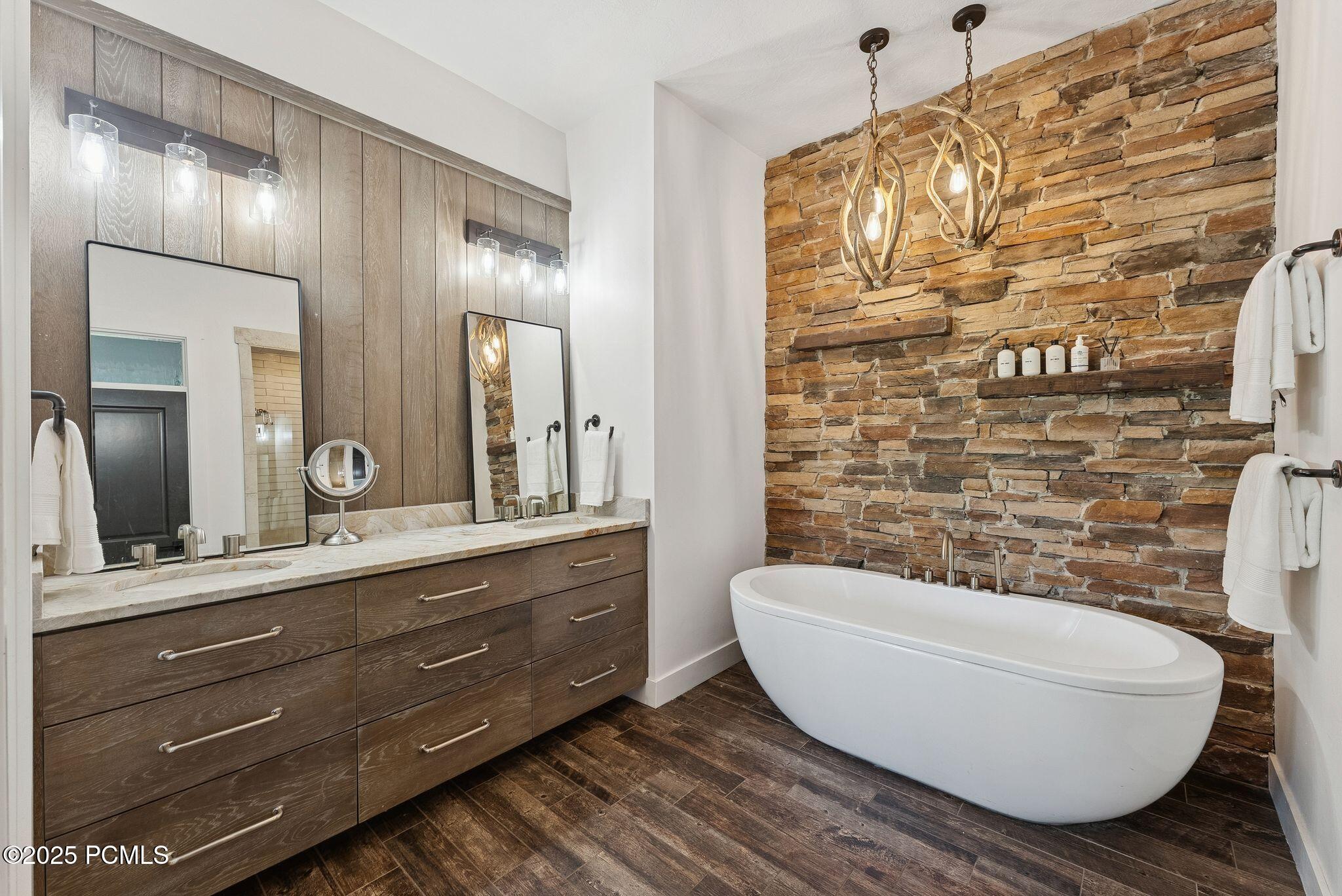 Park City, Utah 84098, United States, 5 Bedrooms Bedrooms, ,4 BathroomsBathrooms,Residential,Active,192317