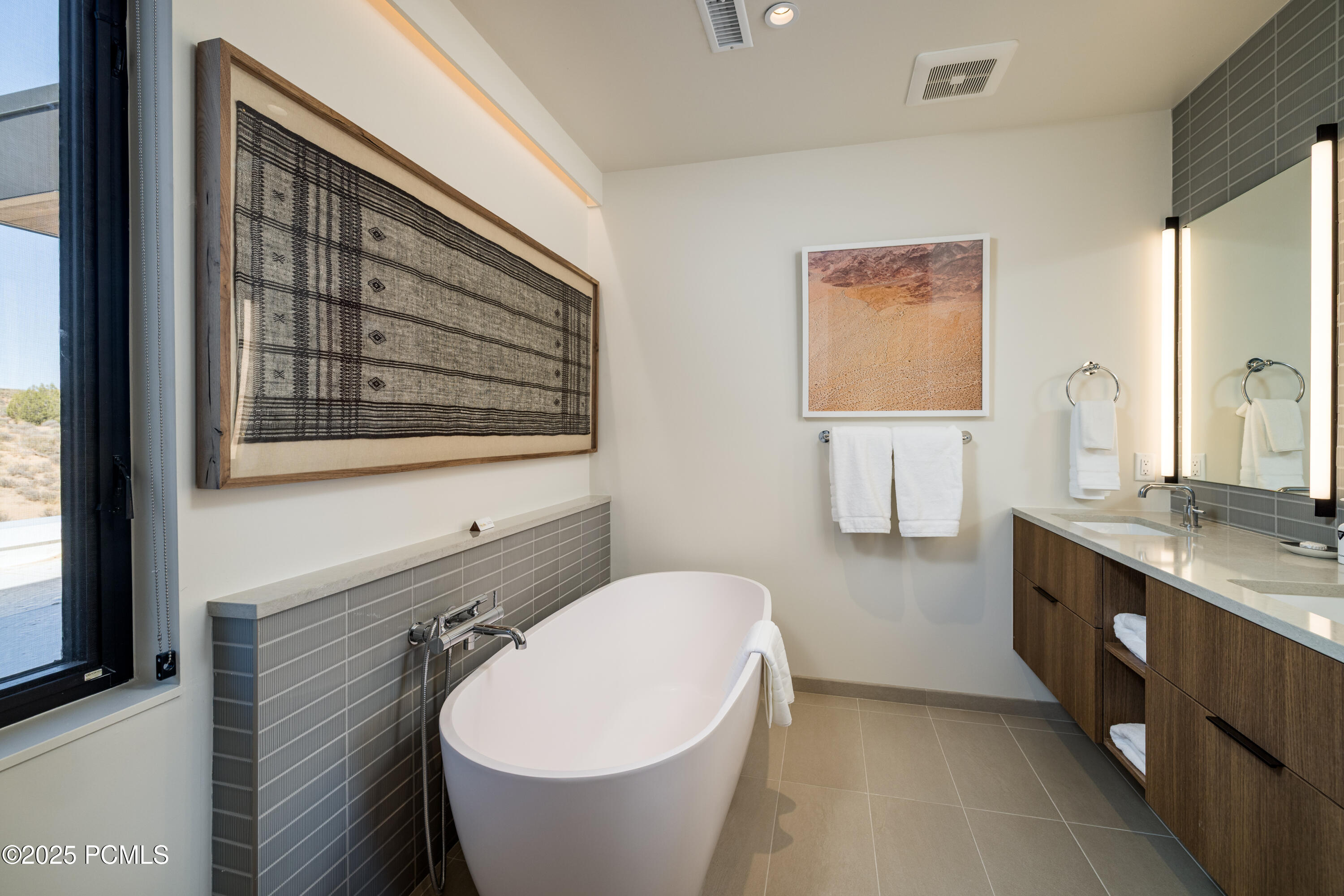 Moab, Utah 84532, United States, 2 Bedrooms Bedrooms, ,3 BathroomsBathrooms,Residential,Active,13588