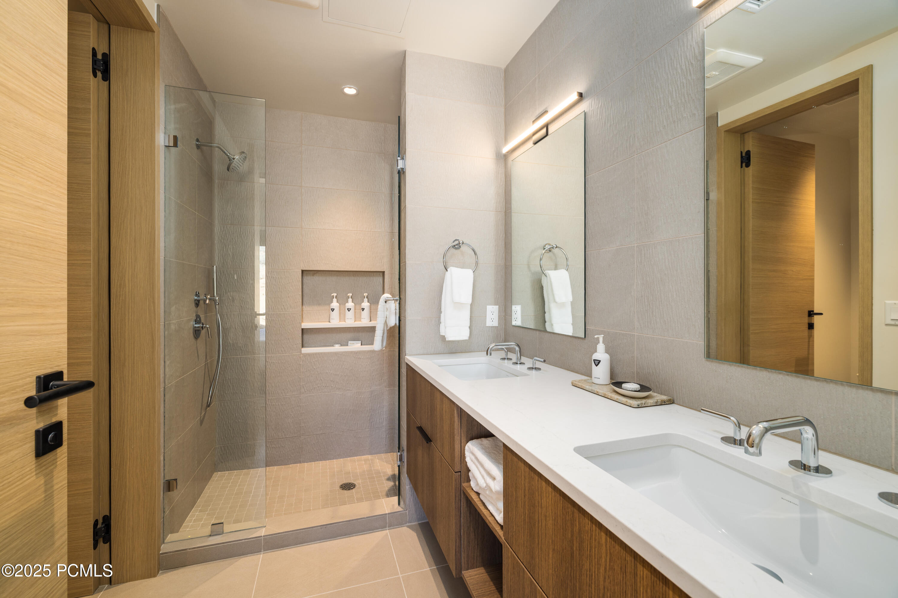 Moab, Utah 84532, United States, 2 Bedrooms Bedrooms, ,3 BathroomsBathrooms,Residential,Active,13588