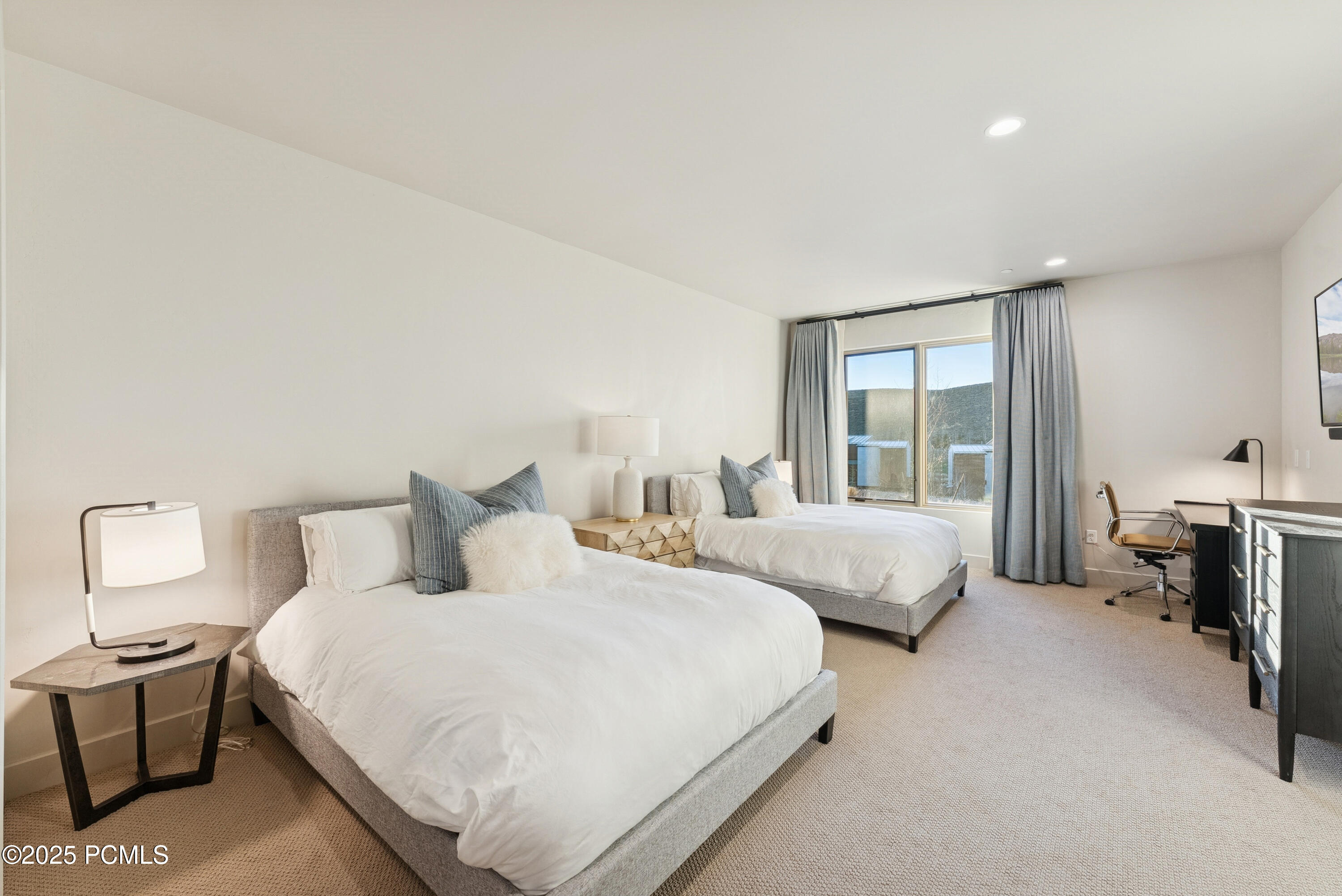 Park City, Utah 84098, United States, 2 Bedrooms Bedrooms, ,3 BathroomsBathrooms,Residential,Active,238922