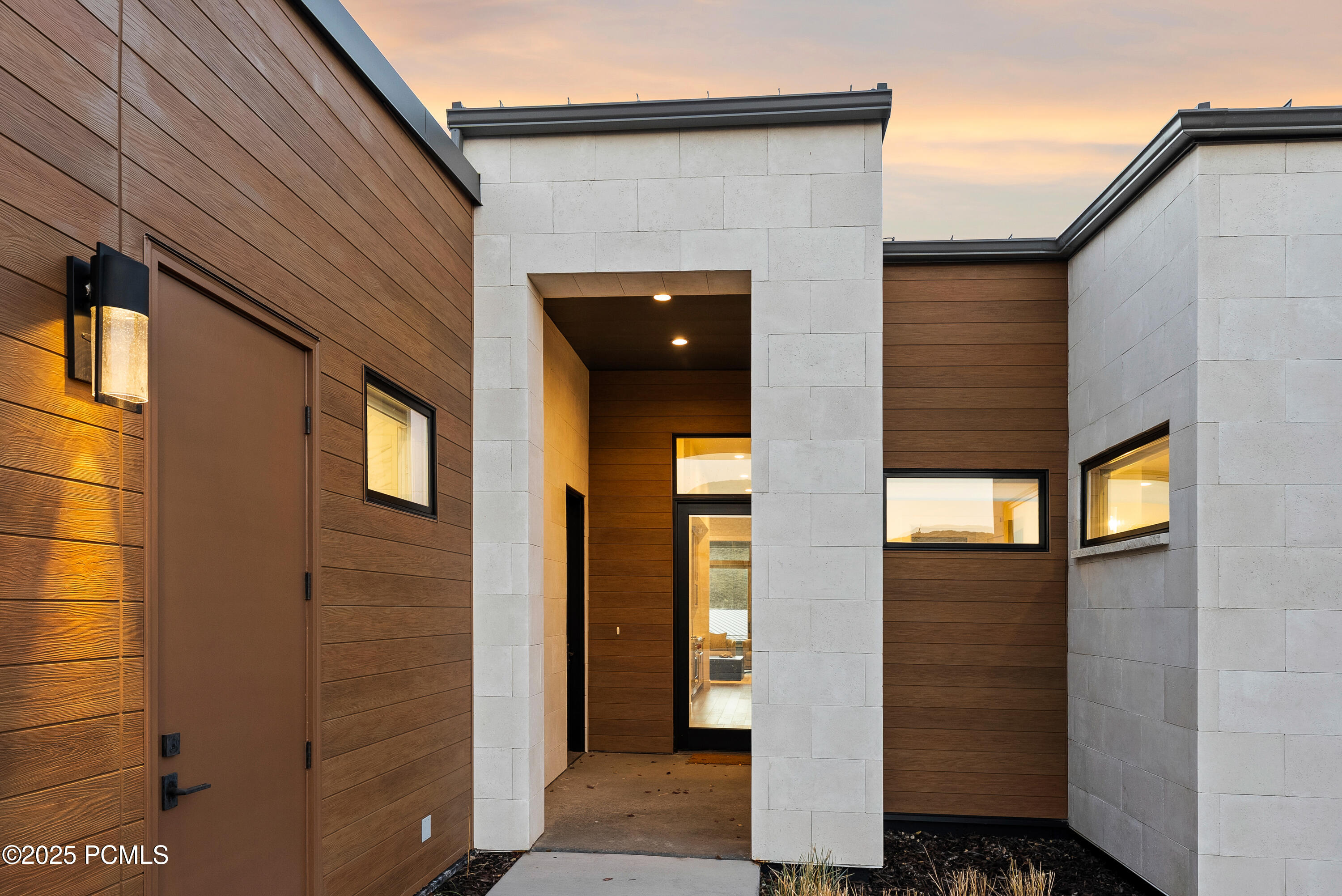 Park City, Utah 84098, United States, 2 Bedrooms Bedrooms, ,3 BathroomsBathrooms,Residential,Active,238922