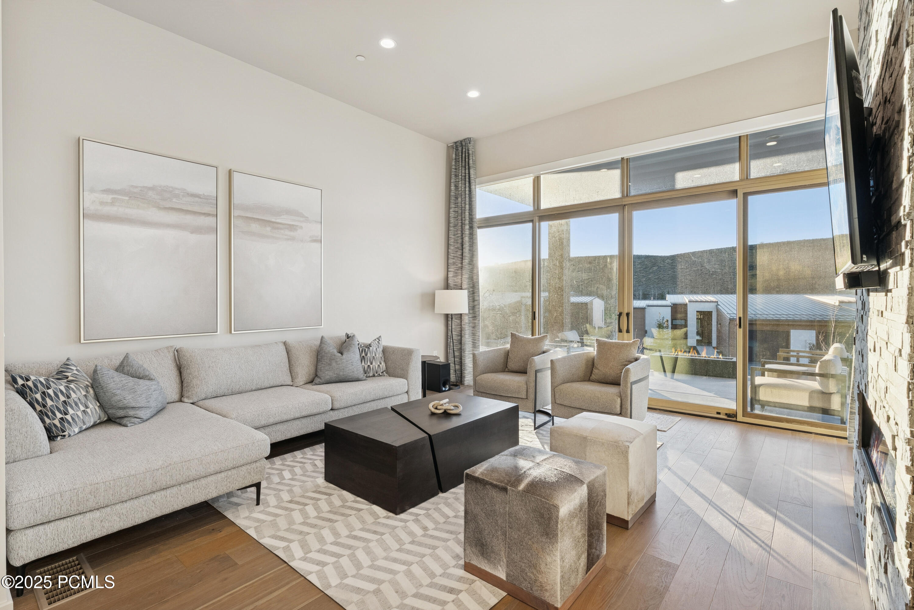 Park City, Utah 84098, United States, 2 Bedrooms Bedrooms, ,3 BathroomsBathrooms,Residential,Active,238922