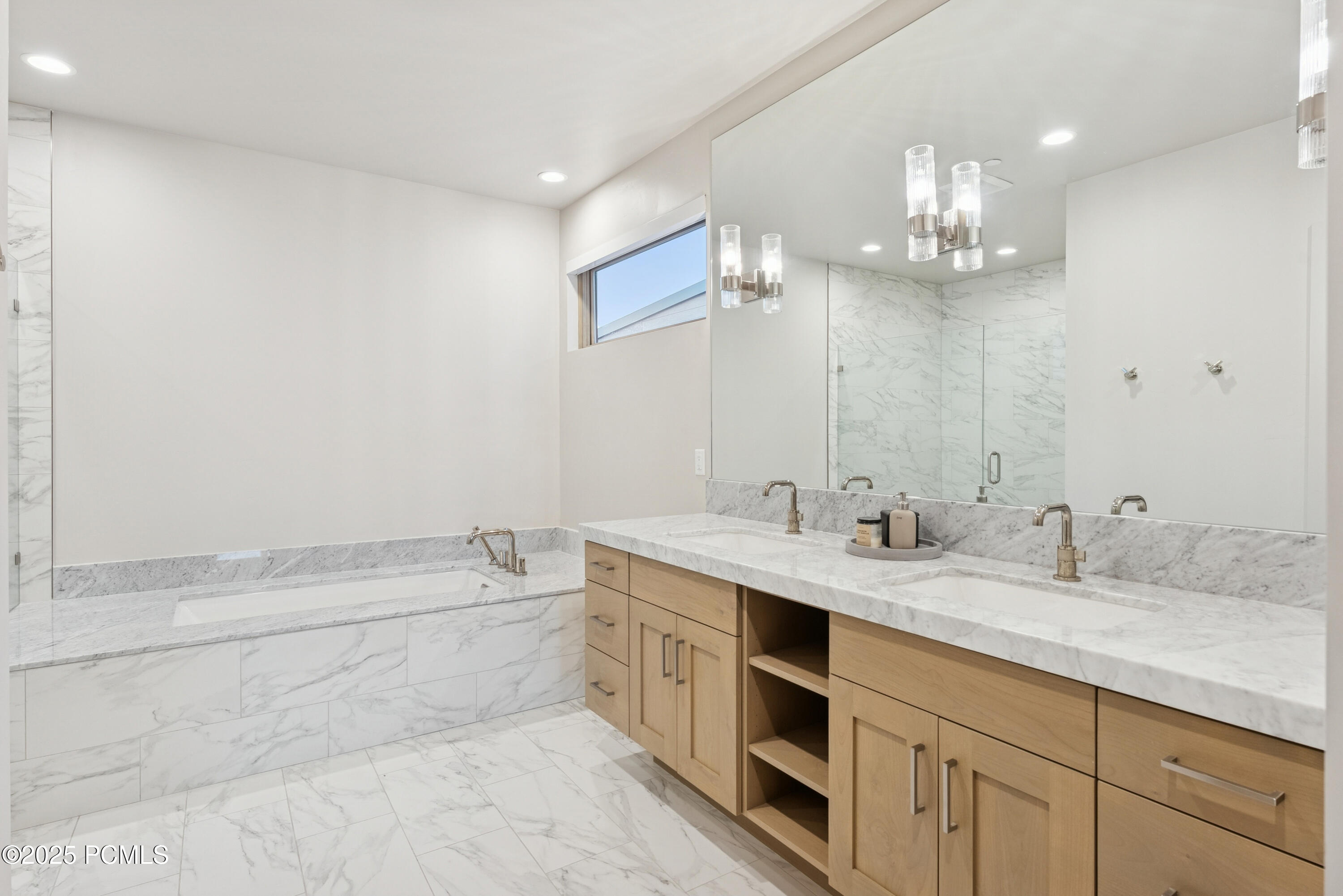 Park City, Utah 84098, United States, 2 Bedrooms Bedrooms, ,3 BathroomsBathrooms,Residential,Active,238922