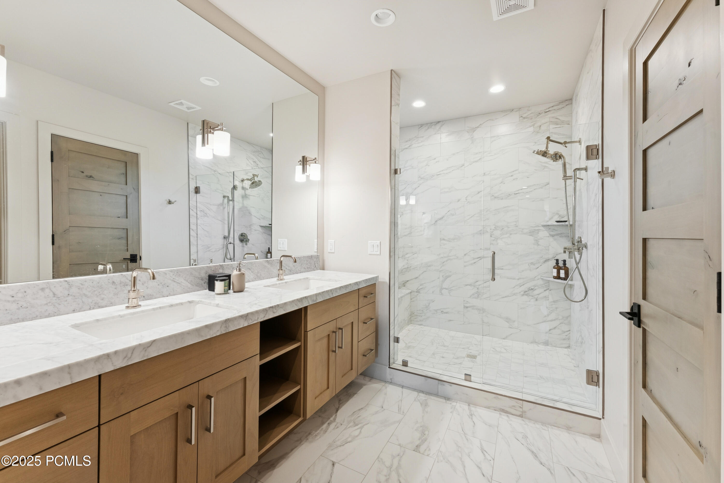 Park City, Utah 84098, United States, 2 Bedrooms Bedrooms, ,3 BathroomsBathrooms,Residential,Active,238922