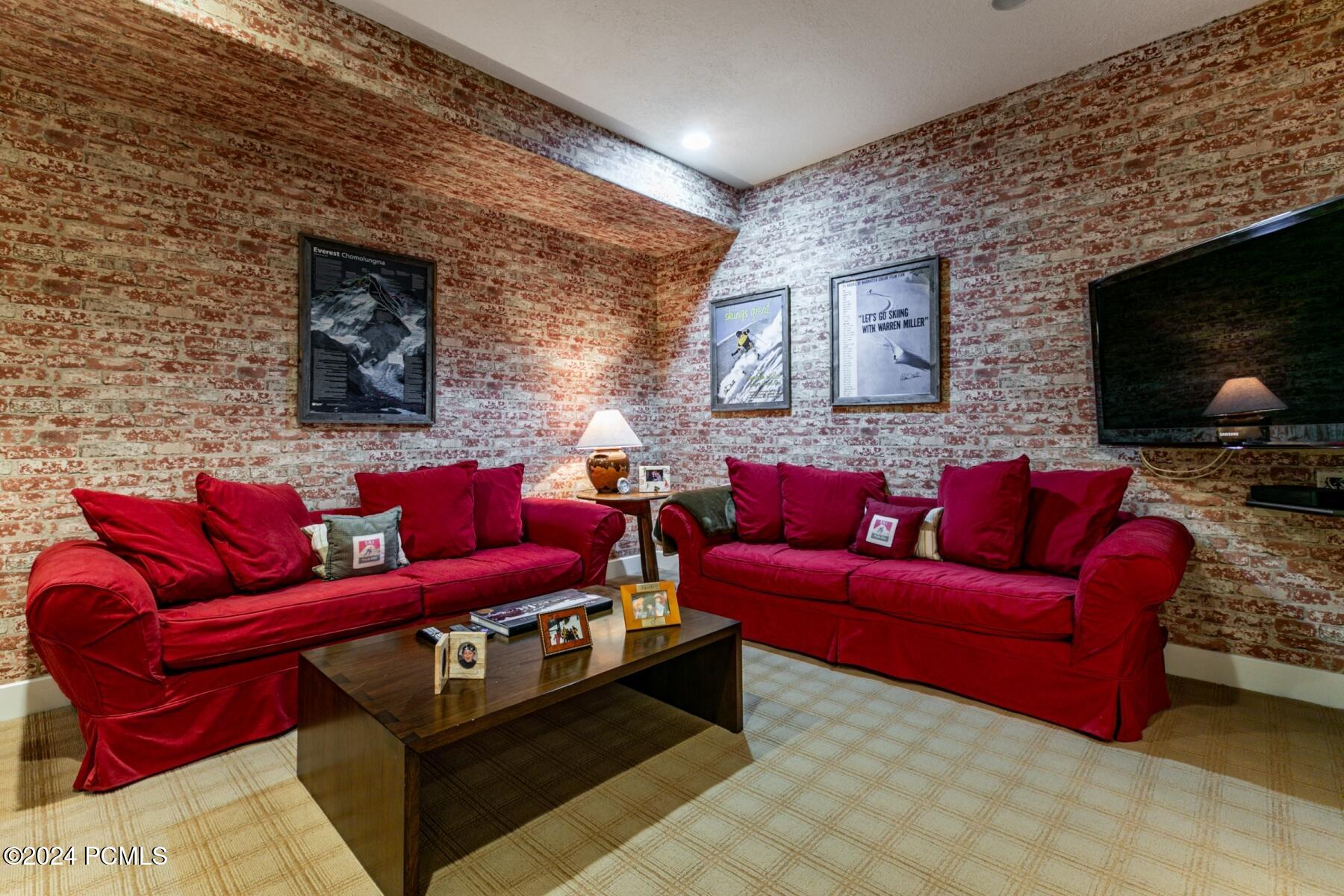 Park City, Utah 84060, United States, 4 Bedrooms Bedrooms, ,5 BathroomsBathrooms,Residential,Pending,81535