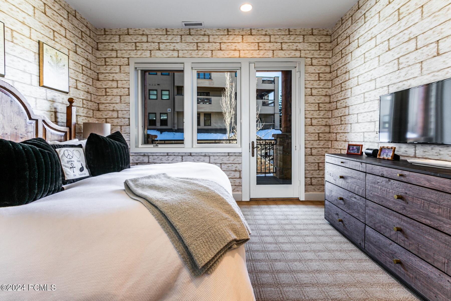 Park City, Utah 84060, United States, 4 Bedrooms Bedrooms, ,5 BathroomsBathrooms,Residential,Pending,81535