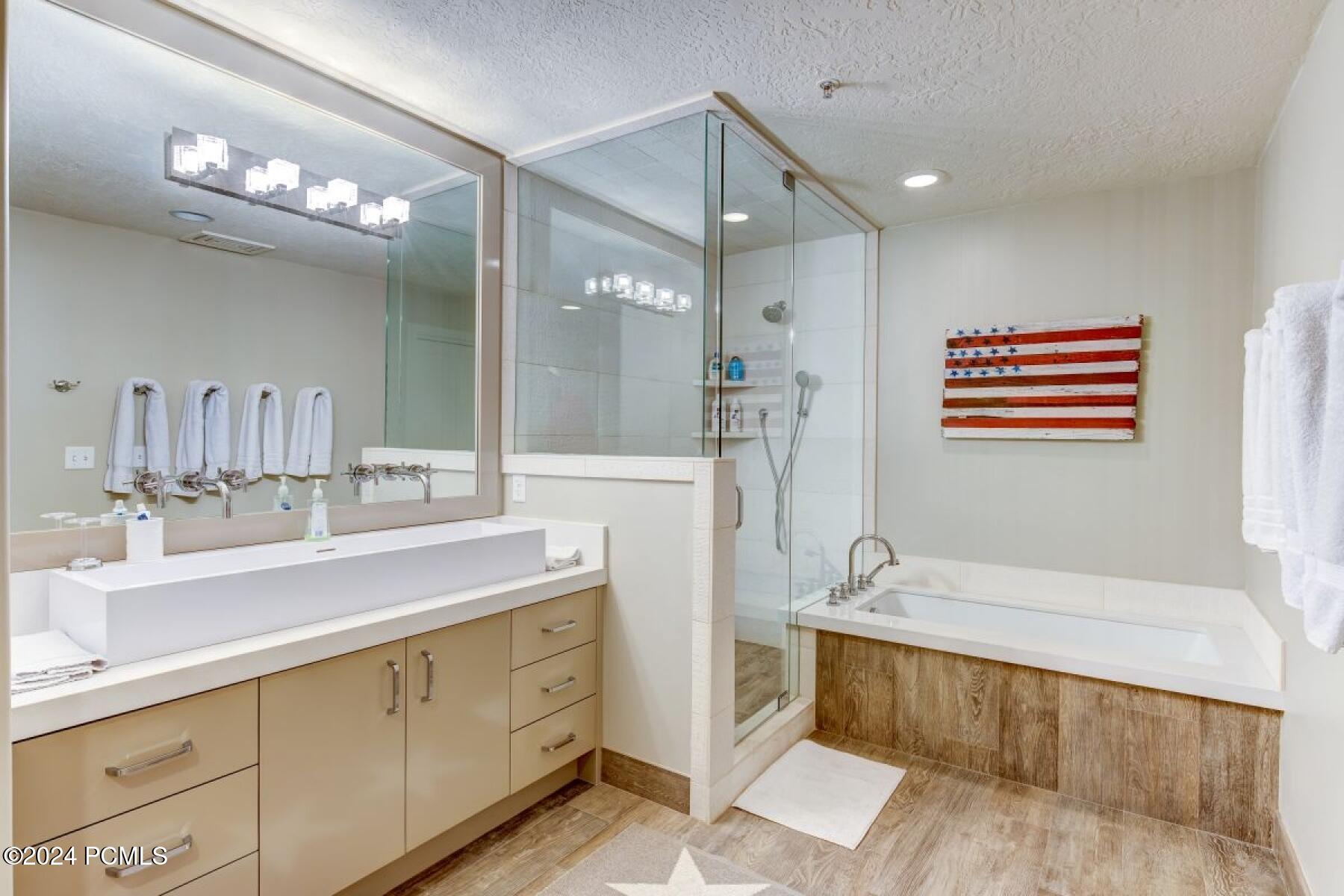 Park City, Utah 84060, United States, 4 Bedrooms Bedrooms, ,5 BathroomsBathrooms,Residential,Pending,81535