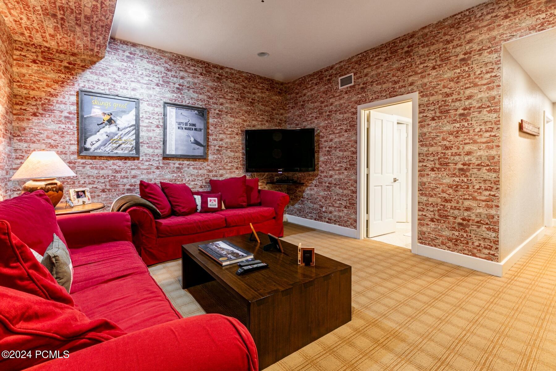 Park City, Utah 84060, United States, 4 Bedrooms Bedrooms, ,5 BathroomsBathrooms,Residential,Pending,81535