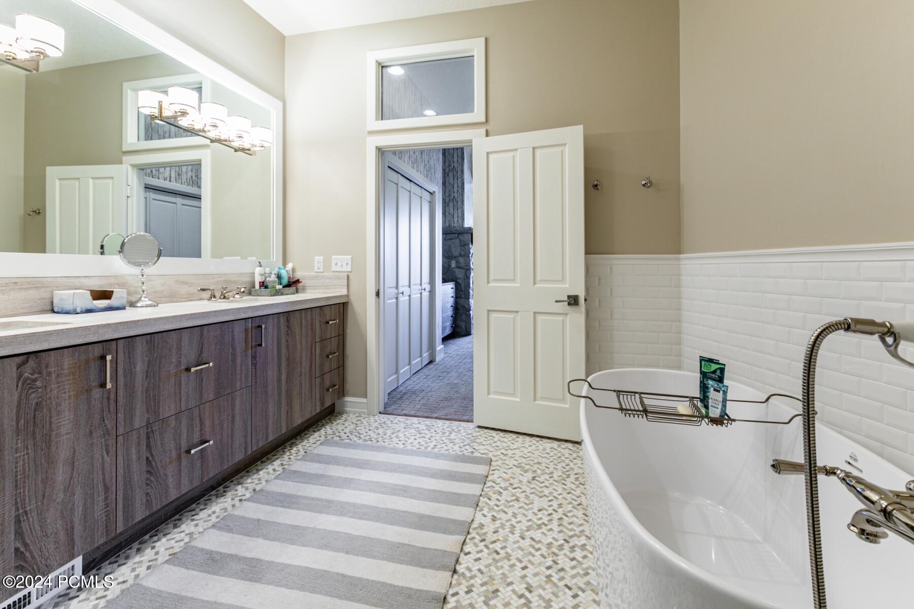 Park City, Utah 84060, United States, 4 Bedrooms Bedrooms, ,5 BathroomsBathrooms,Residential,Pending,81535