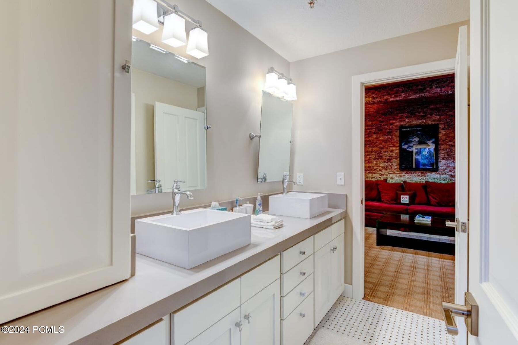 Park City, Utah 84060, United States, 4 Bedrooms Bedrooms, ,5 BathroomsBathrooms,Residential,Pending,81535